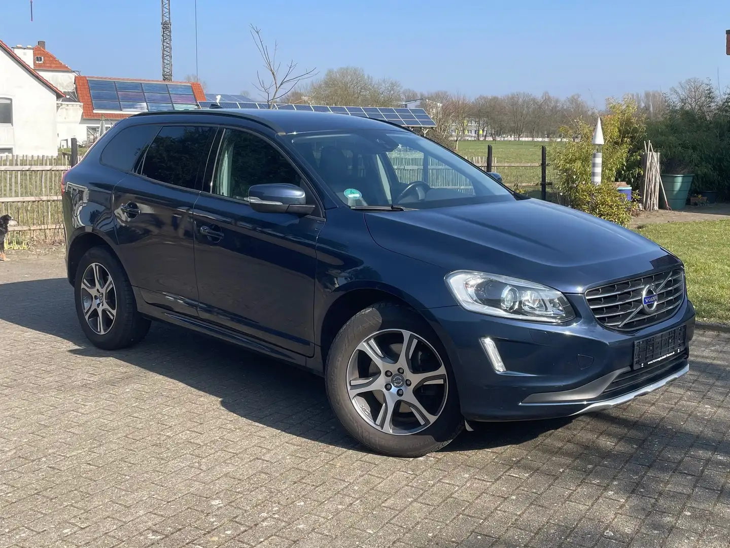 Volvo XC60 D4 Kinetic Blau - 1