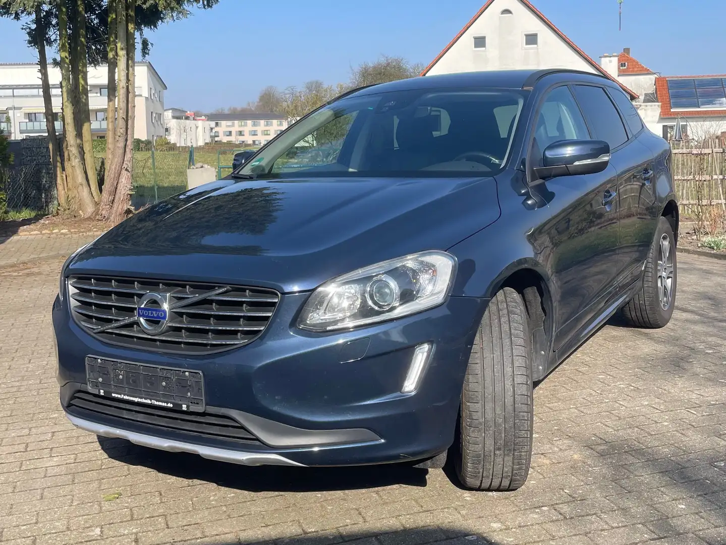Volvo XC60 D4 Kinetic Blau - 2