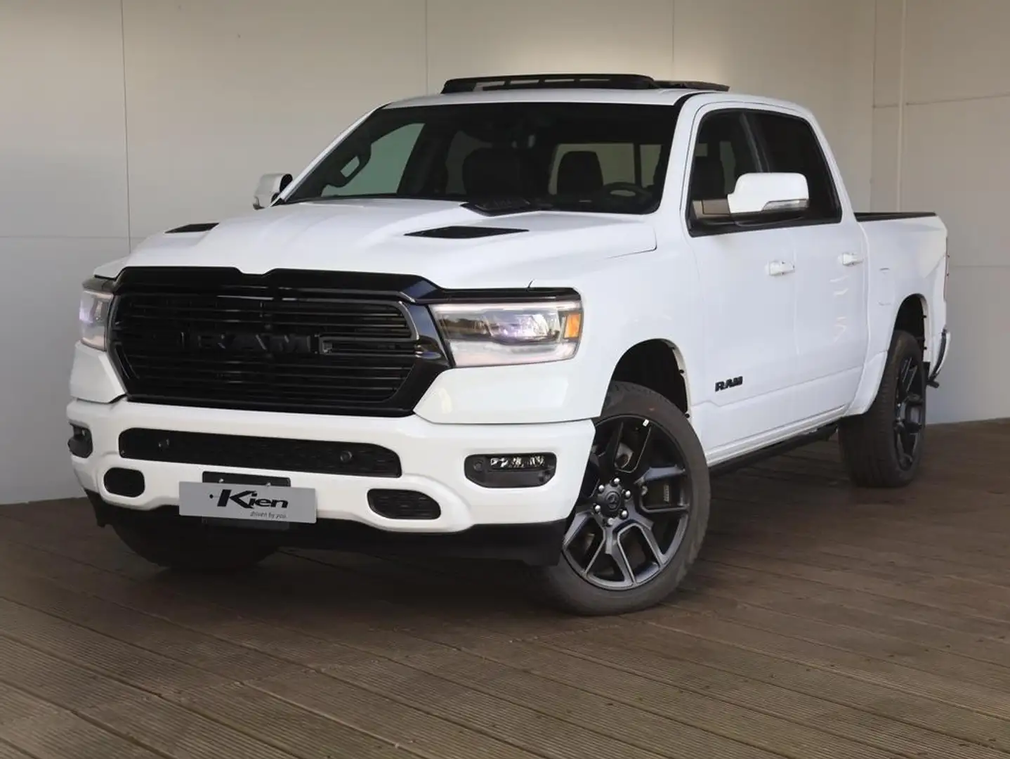Dodge RAM 1500 5.7 V8 4x4 Crew Cab Sport Night edition | Ele Wit - 2