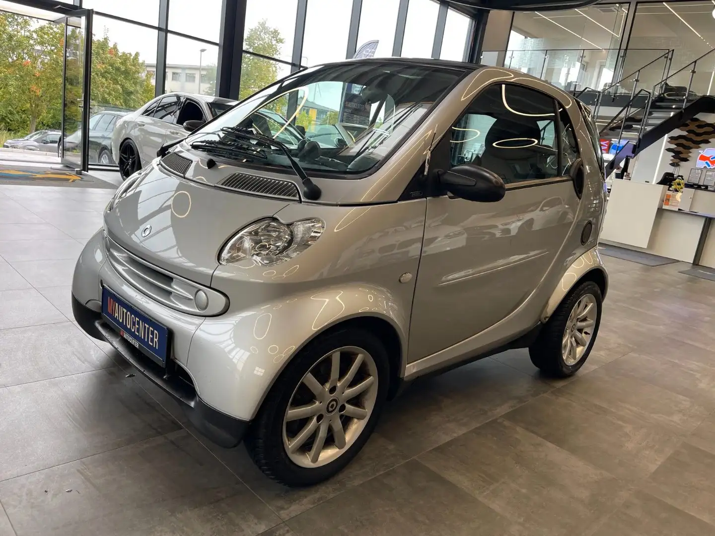 smart forTwo fortwo coupe Basis *Radio*Klima* Silber - 2
