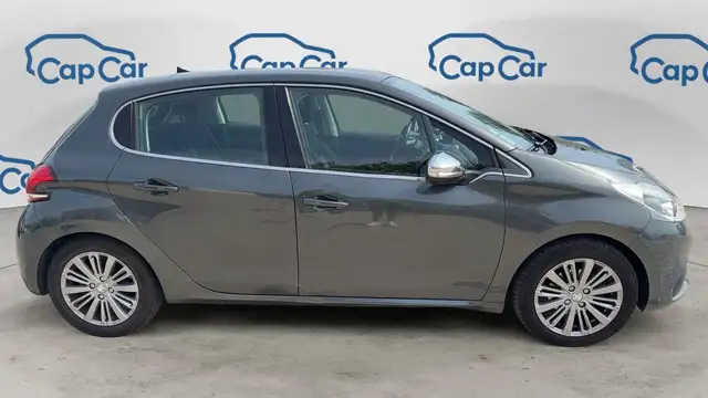 Peugeot 208 view 4