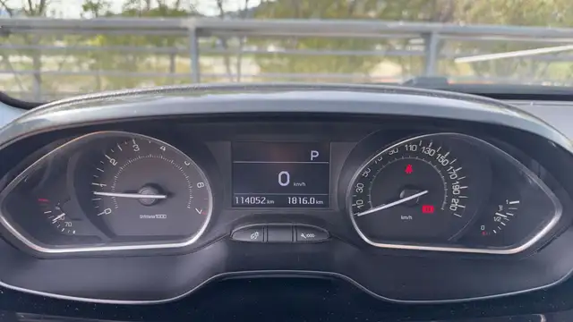 Peugeot 208 view 12