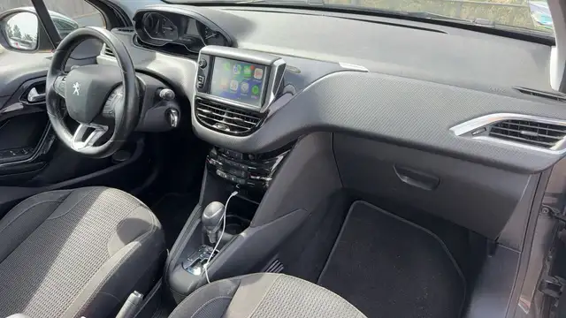 Peugeot 208 view 10