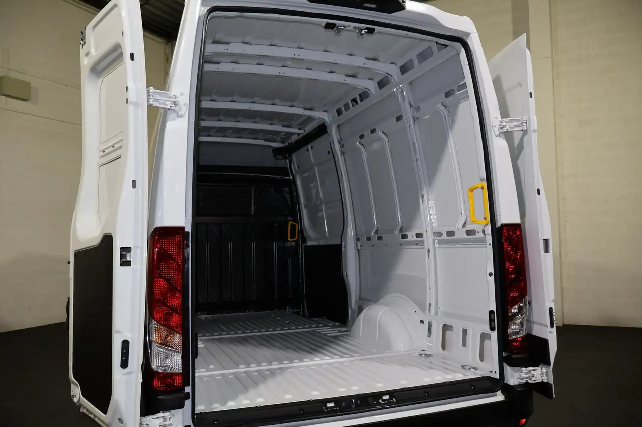 Iveco Daily 2024 — фото 13