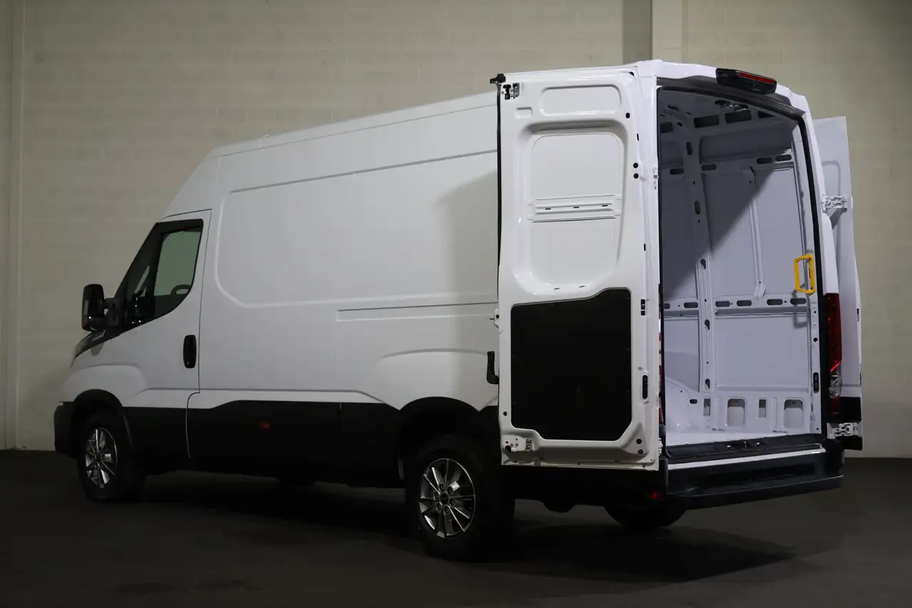 Iveco Daily 2024 — фото 12