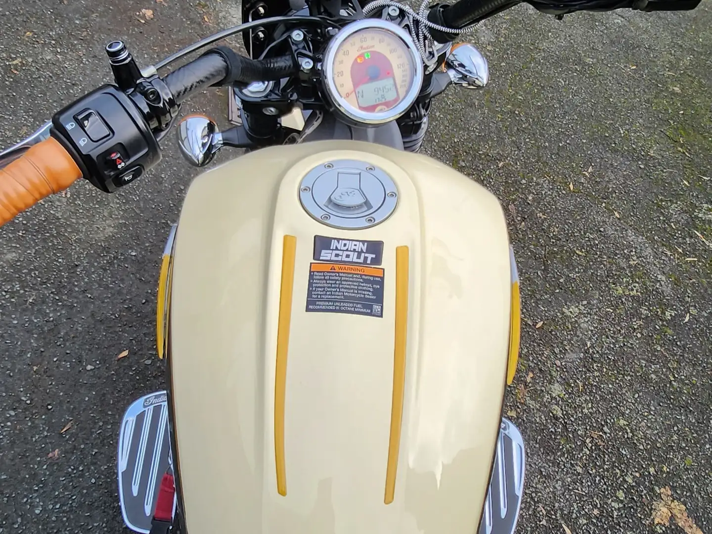 Indian Scout Beige - 2