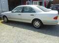 Mercedes-Benz E 200 Automatik CLASSIC/ Alu+Klima+Tempomat+met/o.TÜV Silber - thumbnail 1