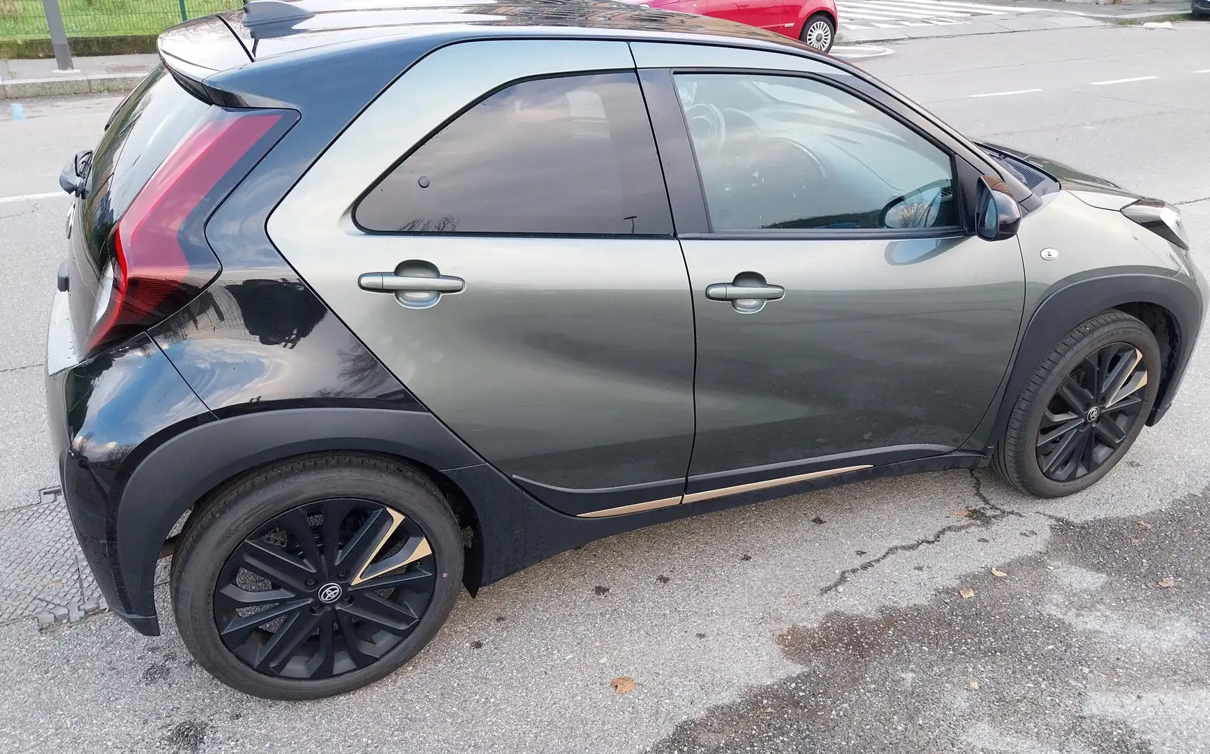 Toyota Aygo X Aygo X 1.0 Undercover 72cv s-cvt Verde - 2