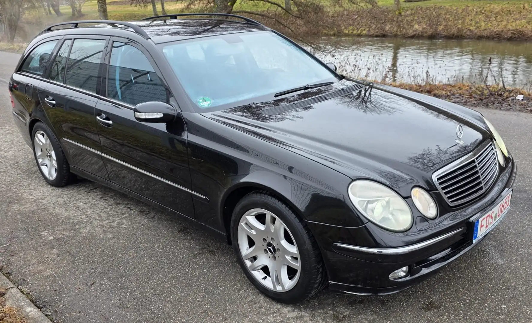 Mercedes-Benz E 240 E-Klasse T-Modell T Avantgarde Schwarz - 2