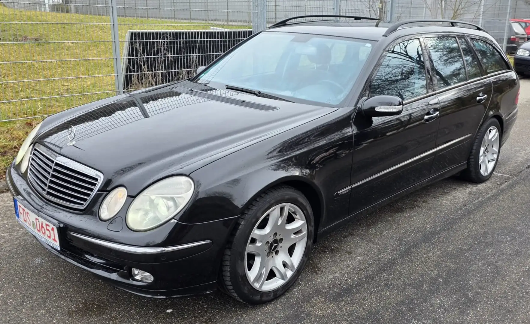 Mercedes-Benz E 240 E-Klasse T-Modell T Avantgarde Schwarz - 1