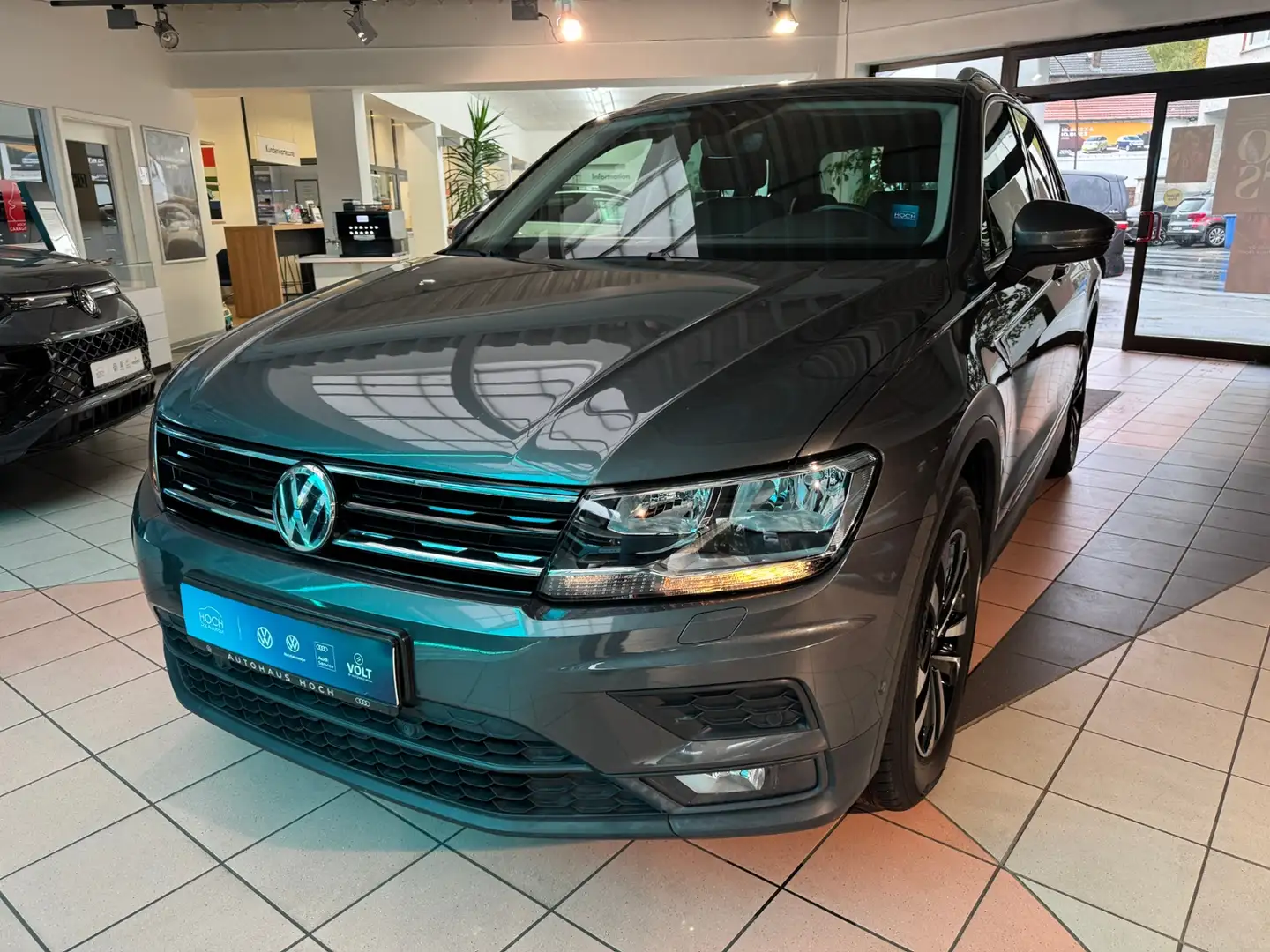 Volkswagen Tiguan 2.0 TDI Comfortline+AHK+ACC Kamera+Navi Gris - 2