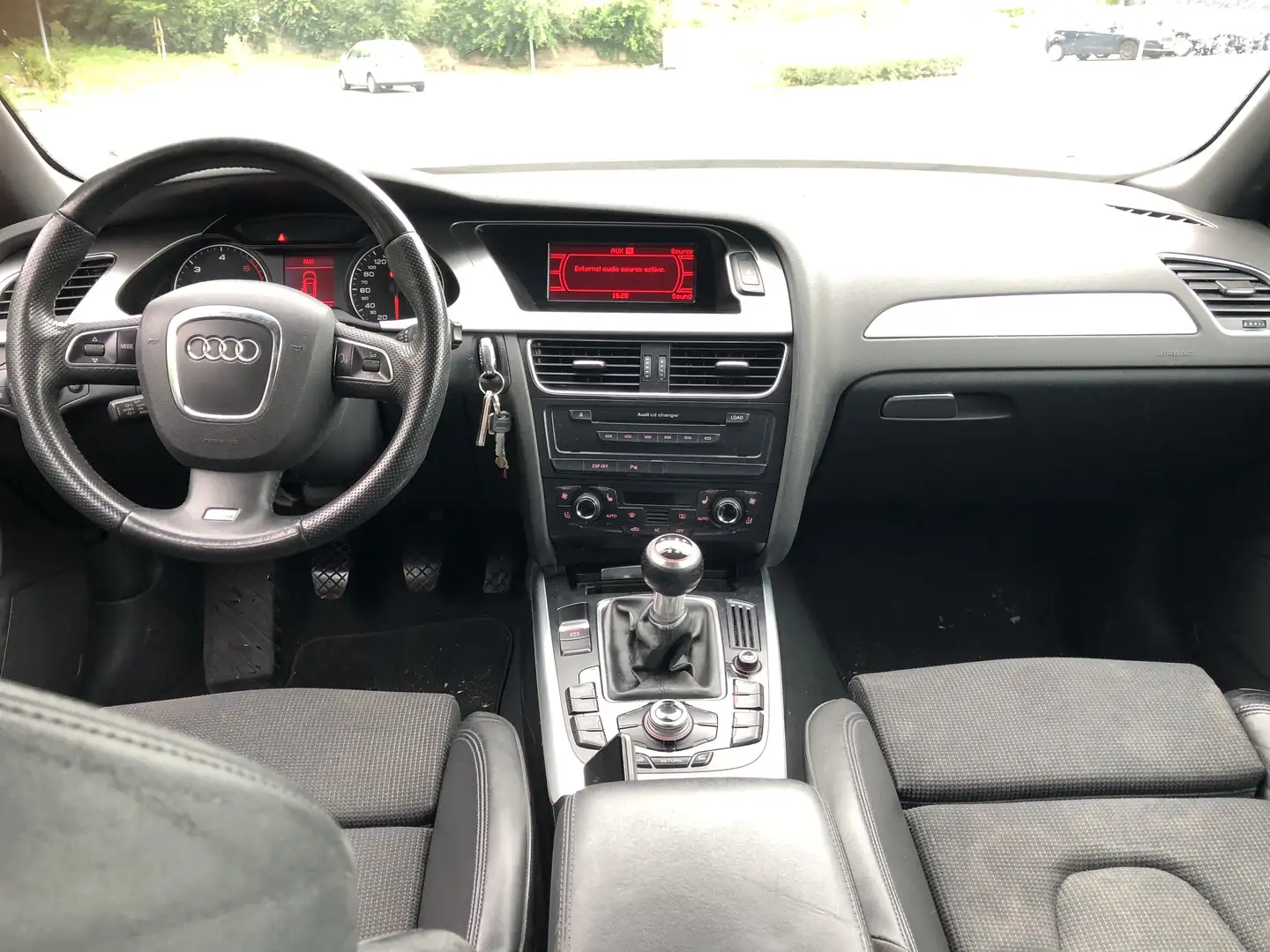 Audi A4 Avant 2.0 TDI S line Sportpaket Black Edition - 2