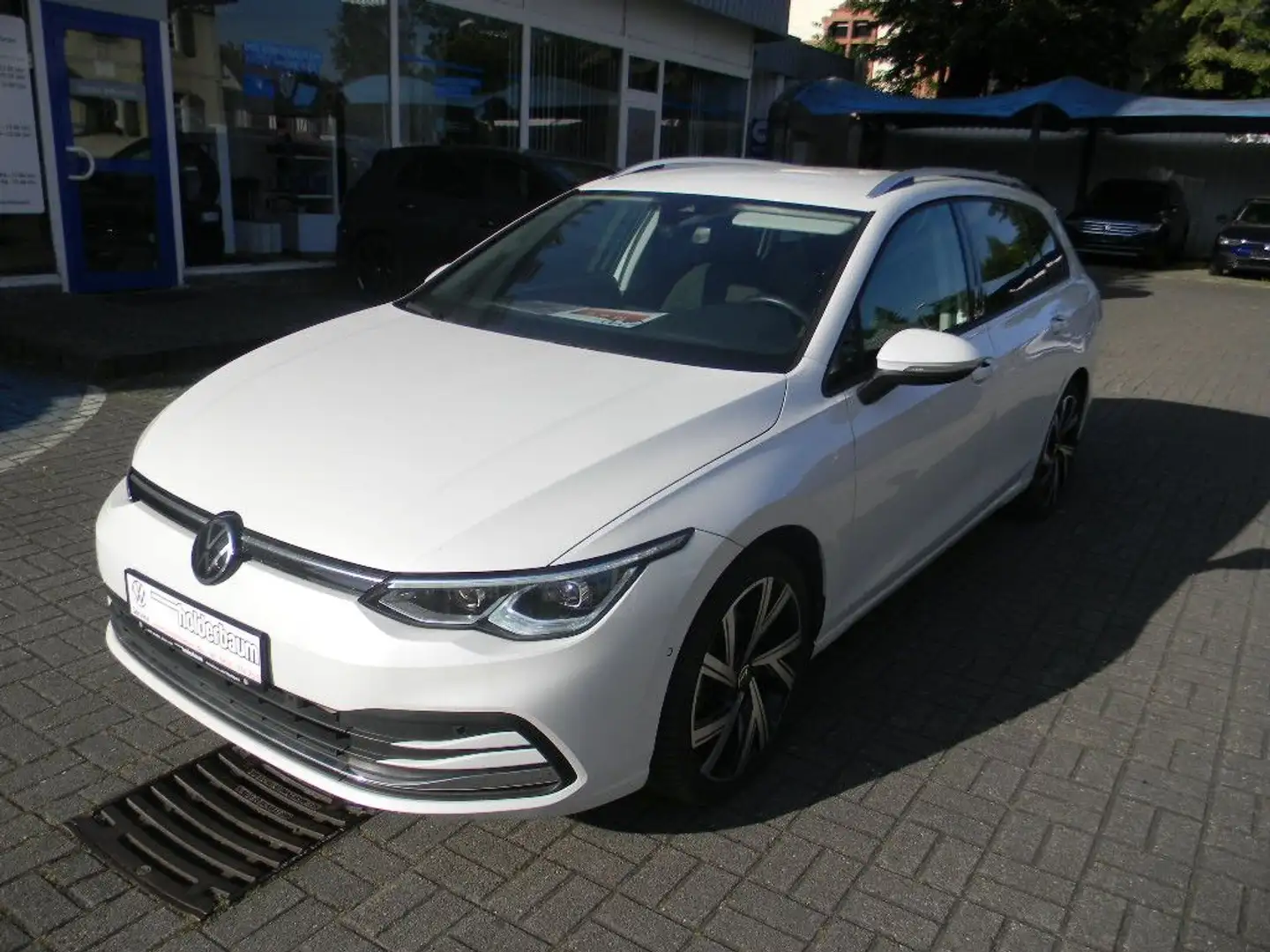 Volkswagen Golf VIII Variant Active 1,5 TSI 6 GANG AHK,STH Weiß - 2