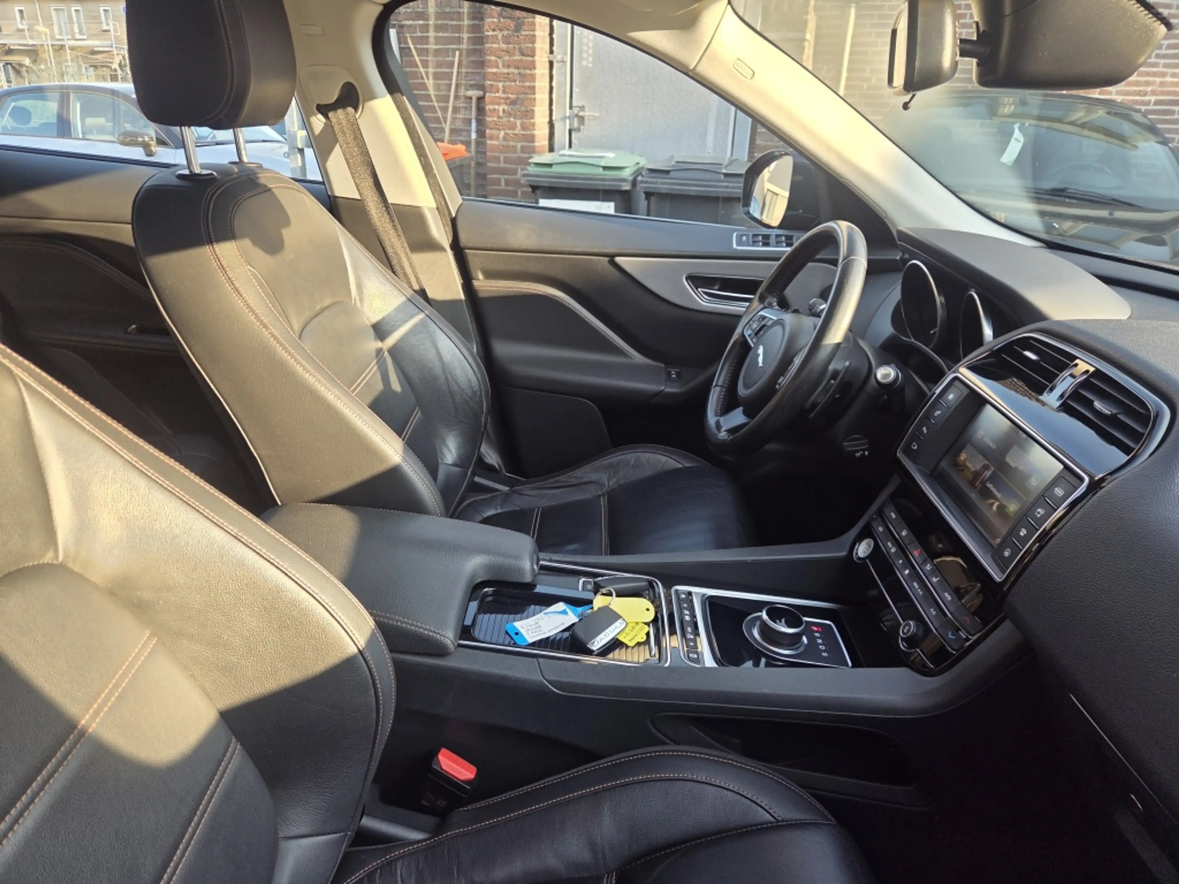Jaguar F-Pace 2.0 Portf. AWD Price Eu Timebelt replacement by 20 — photo 2