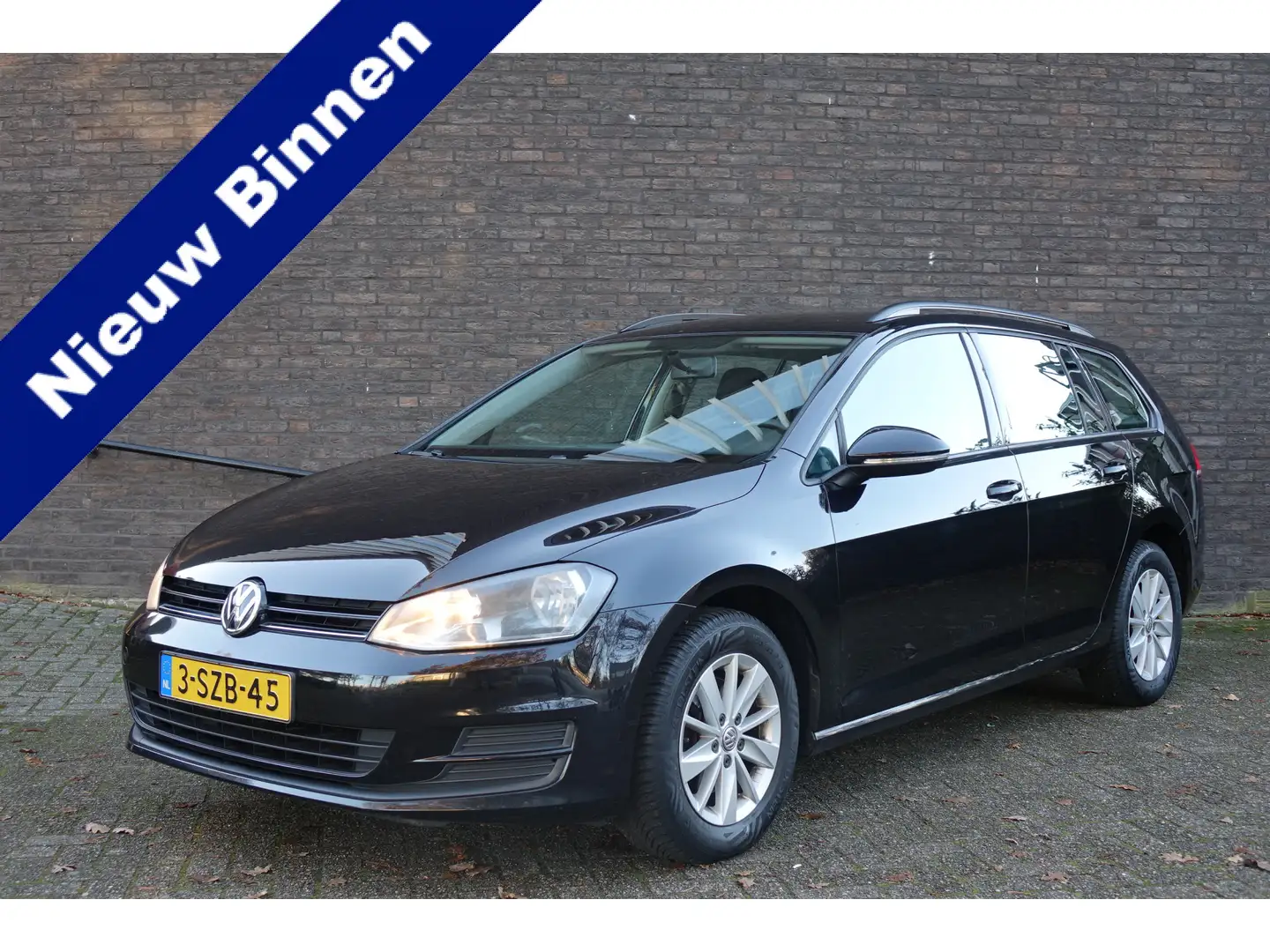 Volkswagen Golf Variant 1.2 TSI Trendline, navigatie, allseason banden, ke Zwart - 1