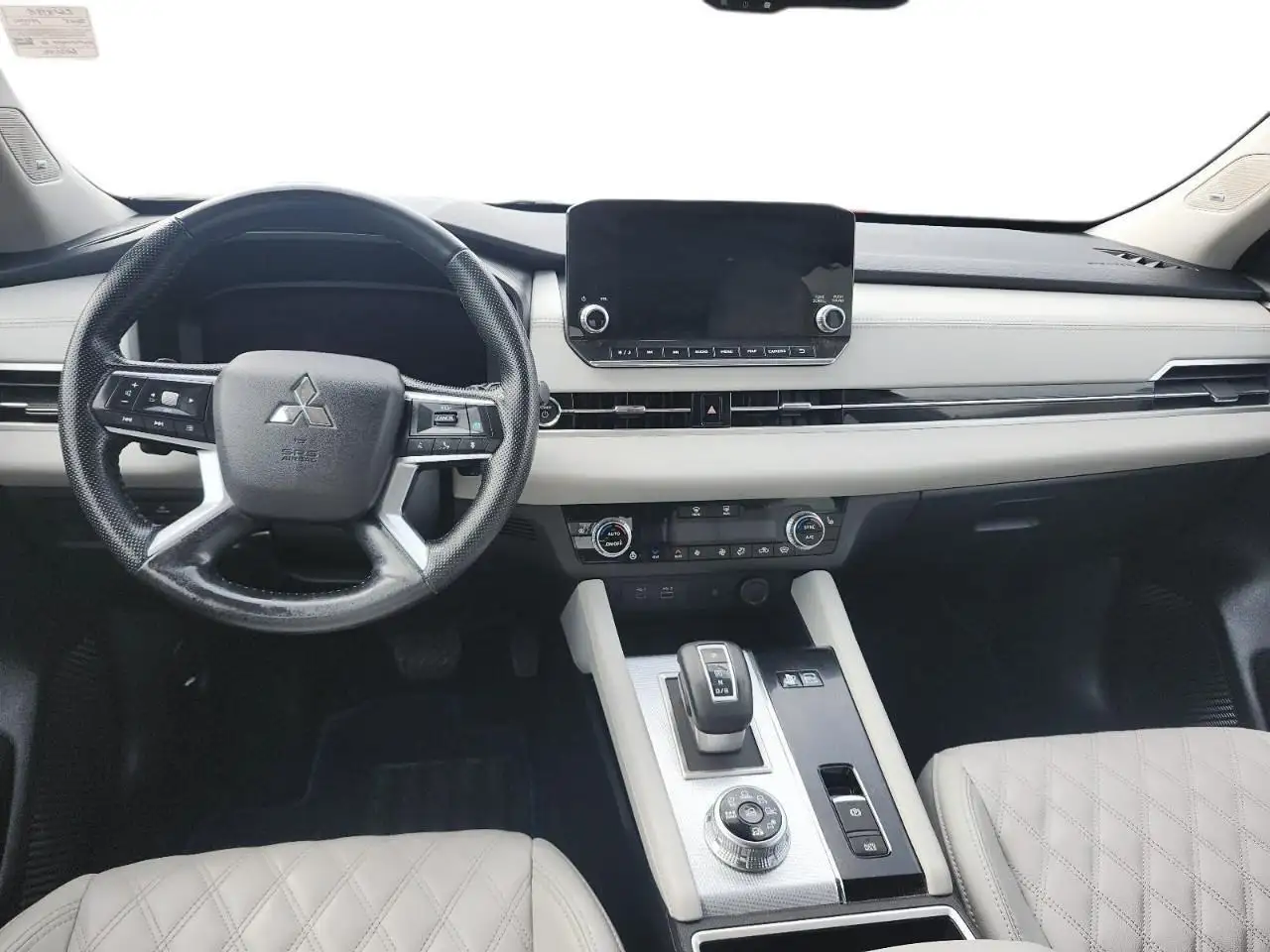 Mitsubishi Outlander снимка Mitsubishi Outlander