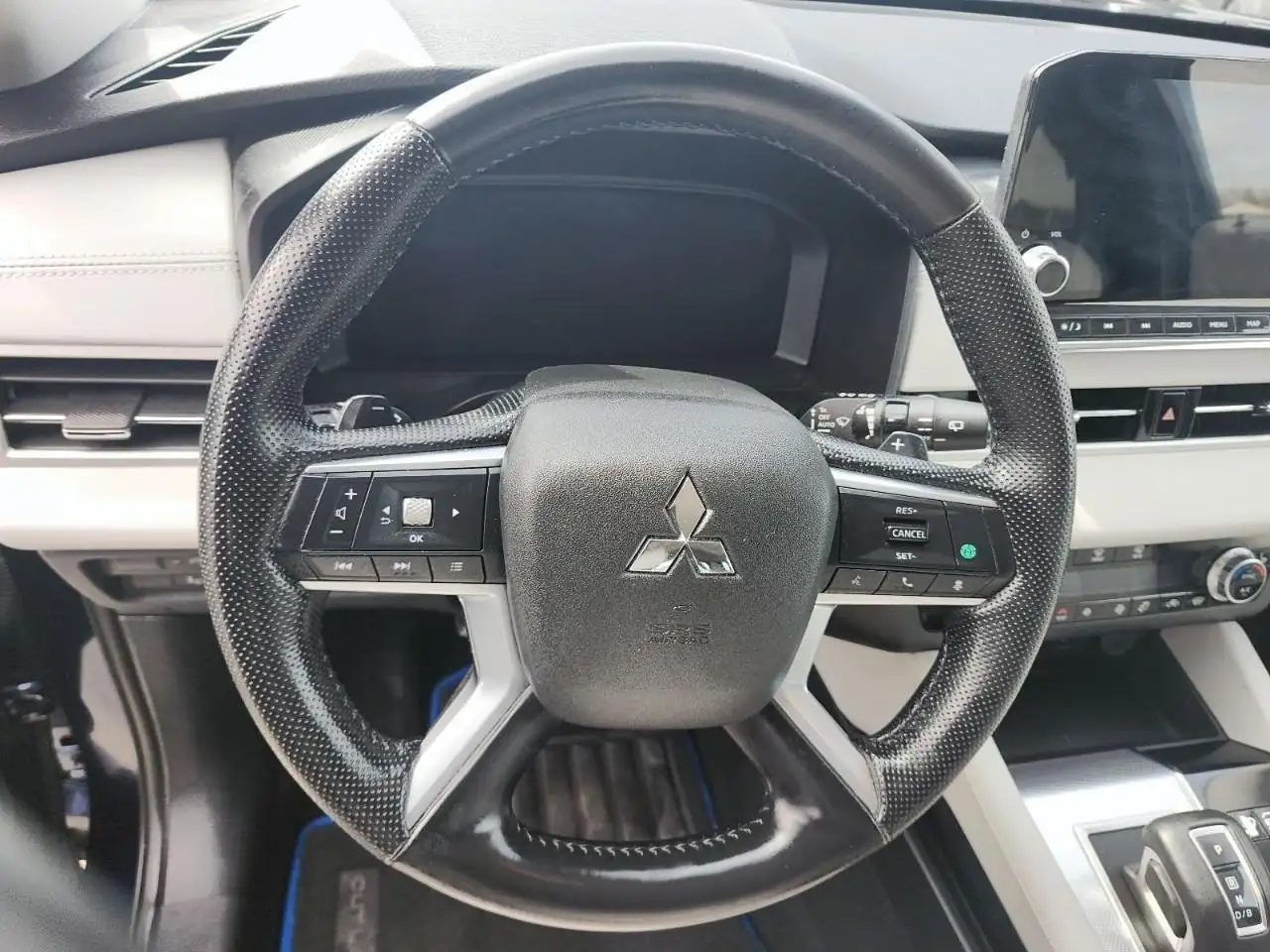 Mitsubishi Outlander снимка Mitsubishi Outlander