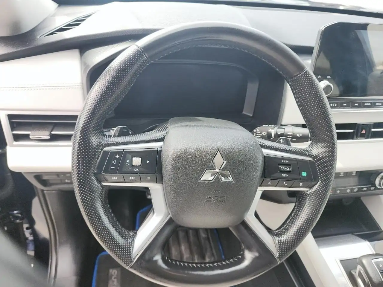 Mitsubishi Outlander снимка Mitsubishi Outlander