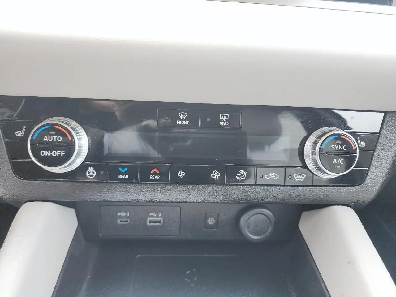 Mitsubishi Outlander снимка Mitsubishi Outlander