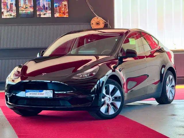 Tesla Model Y ModelY LongRange Dual AWD Schwarz Schwarz Steuer