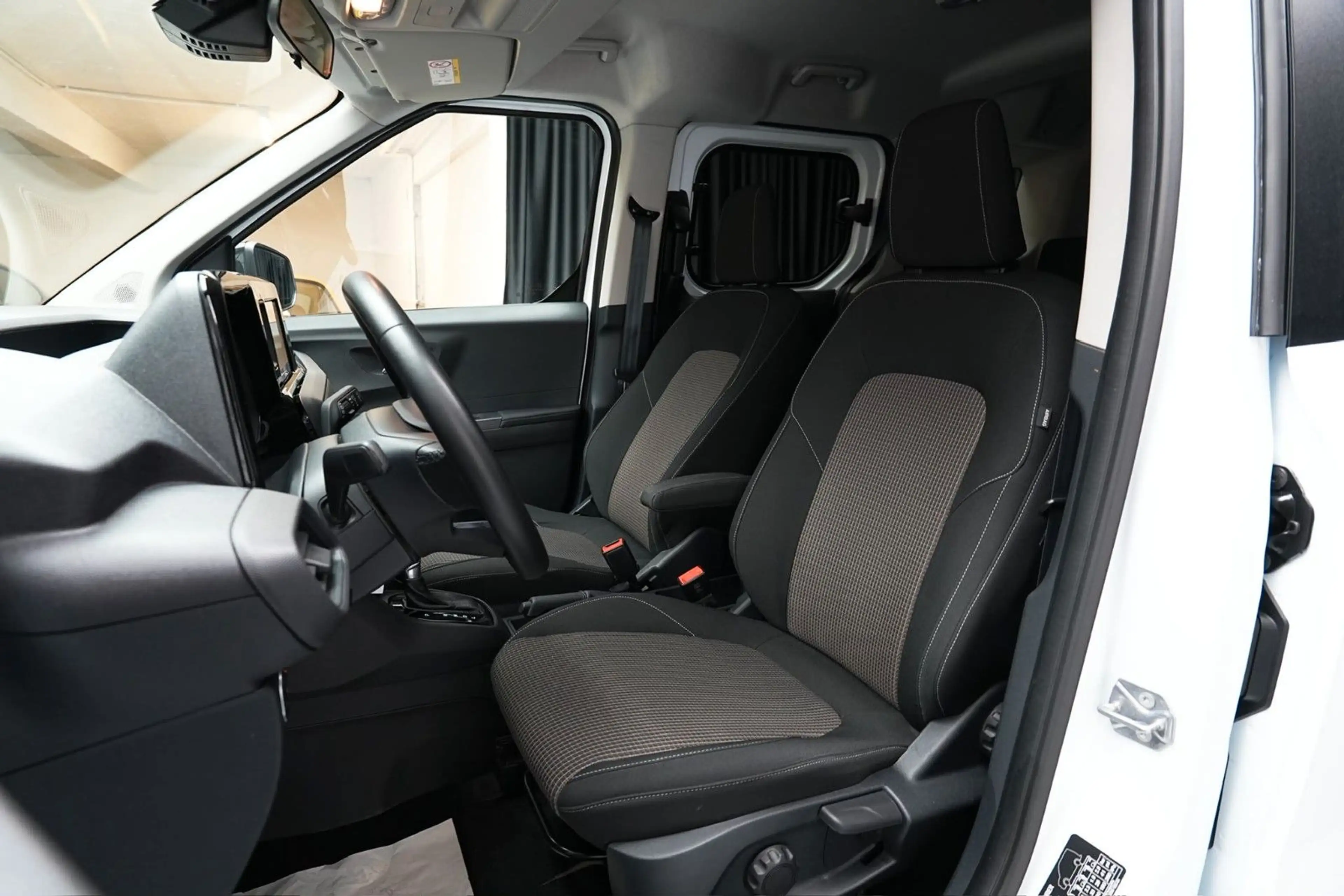 Ford Tourneo Courier 1.0 Trend — photo 9