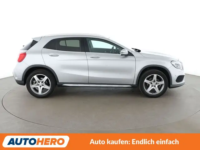 Mercedes-Benz GLA view 7