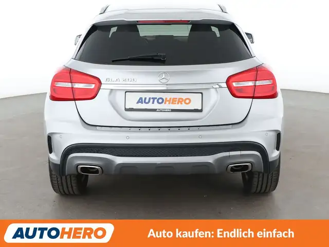 Mercedes-Benz GLA view 5