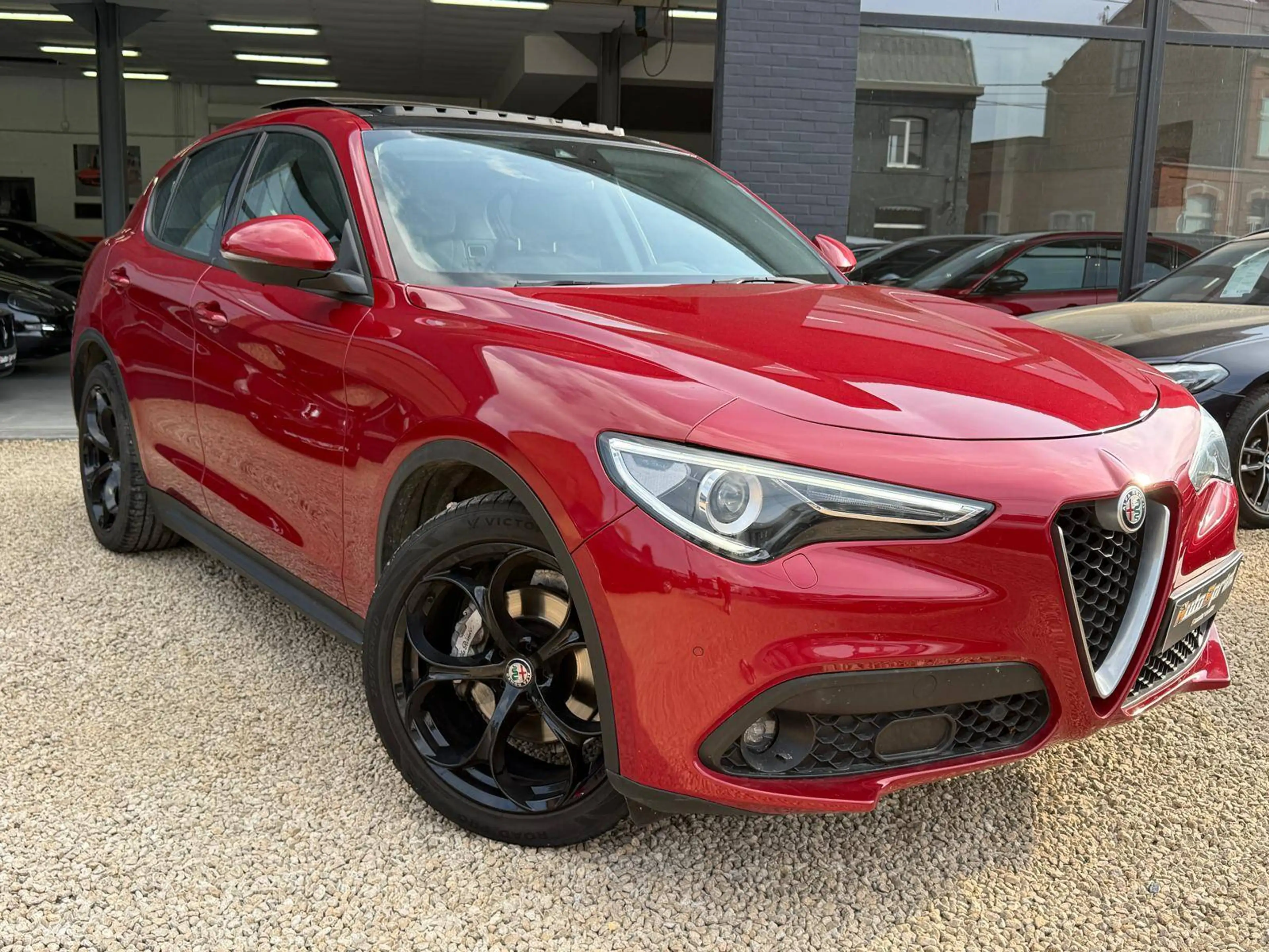 Alfa Romeo Stelvio * TOIT OUVRANT * JANTES 19 * 83.000KM * — photo 2