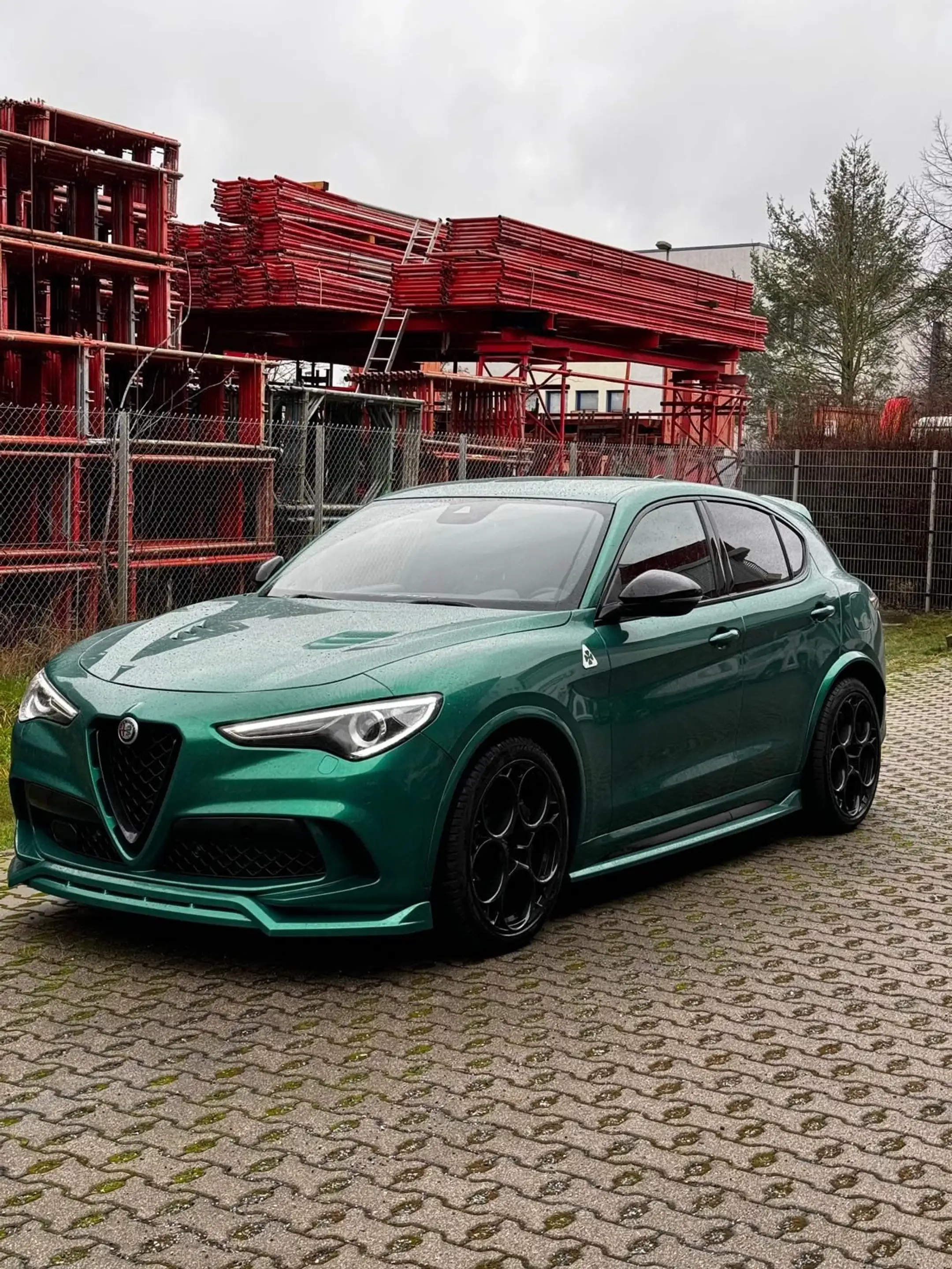 Alfa Romeo Stelvio Quadrifoglio Q4 — photo 4