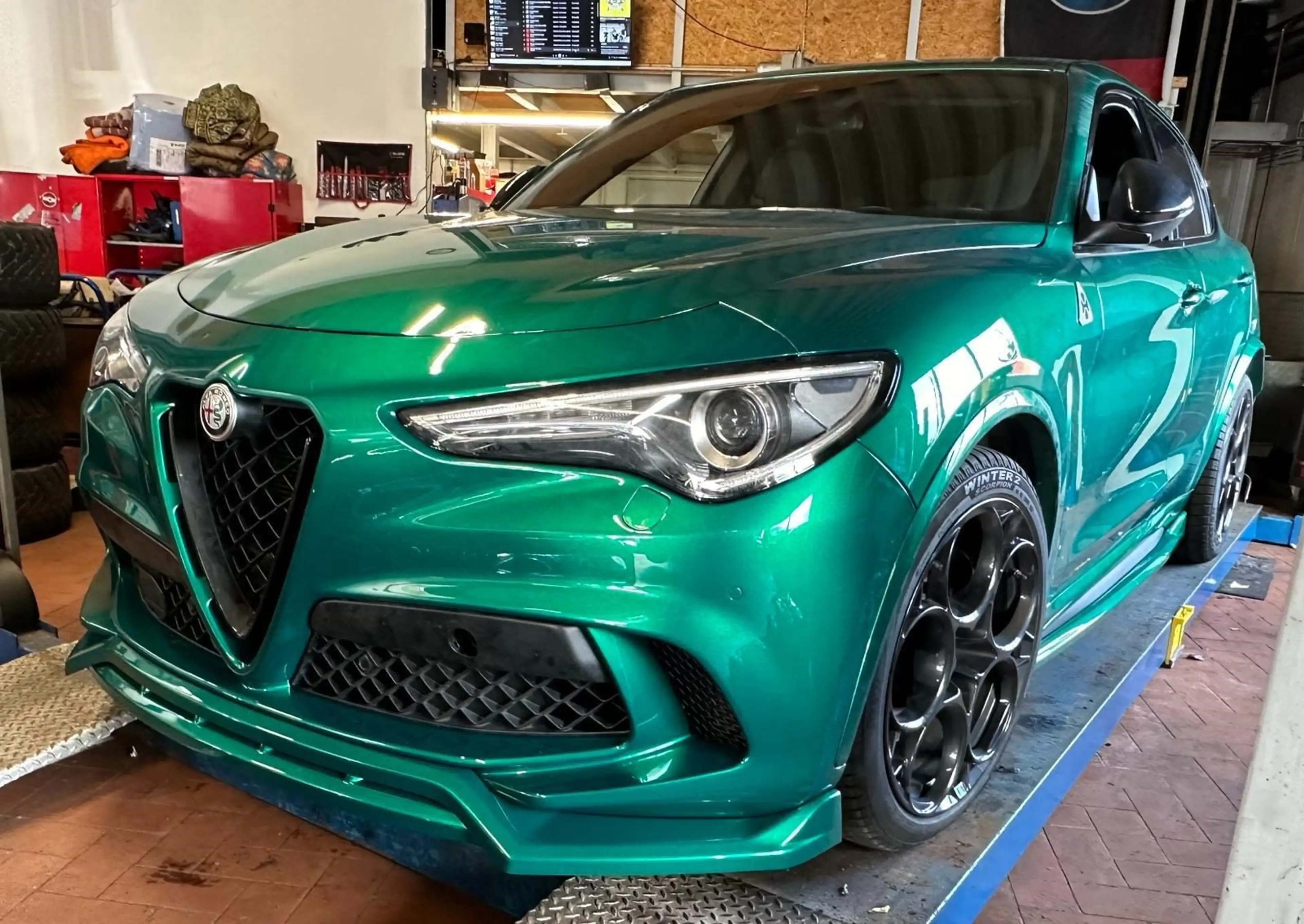 Alfa Romeo Stelvio Quadrifoglio Q4 — photo 3