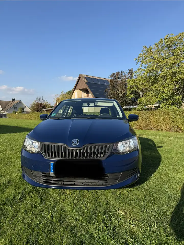 Skoda Fabia 1.0 MPI Ambition — photo 1 of 14