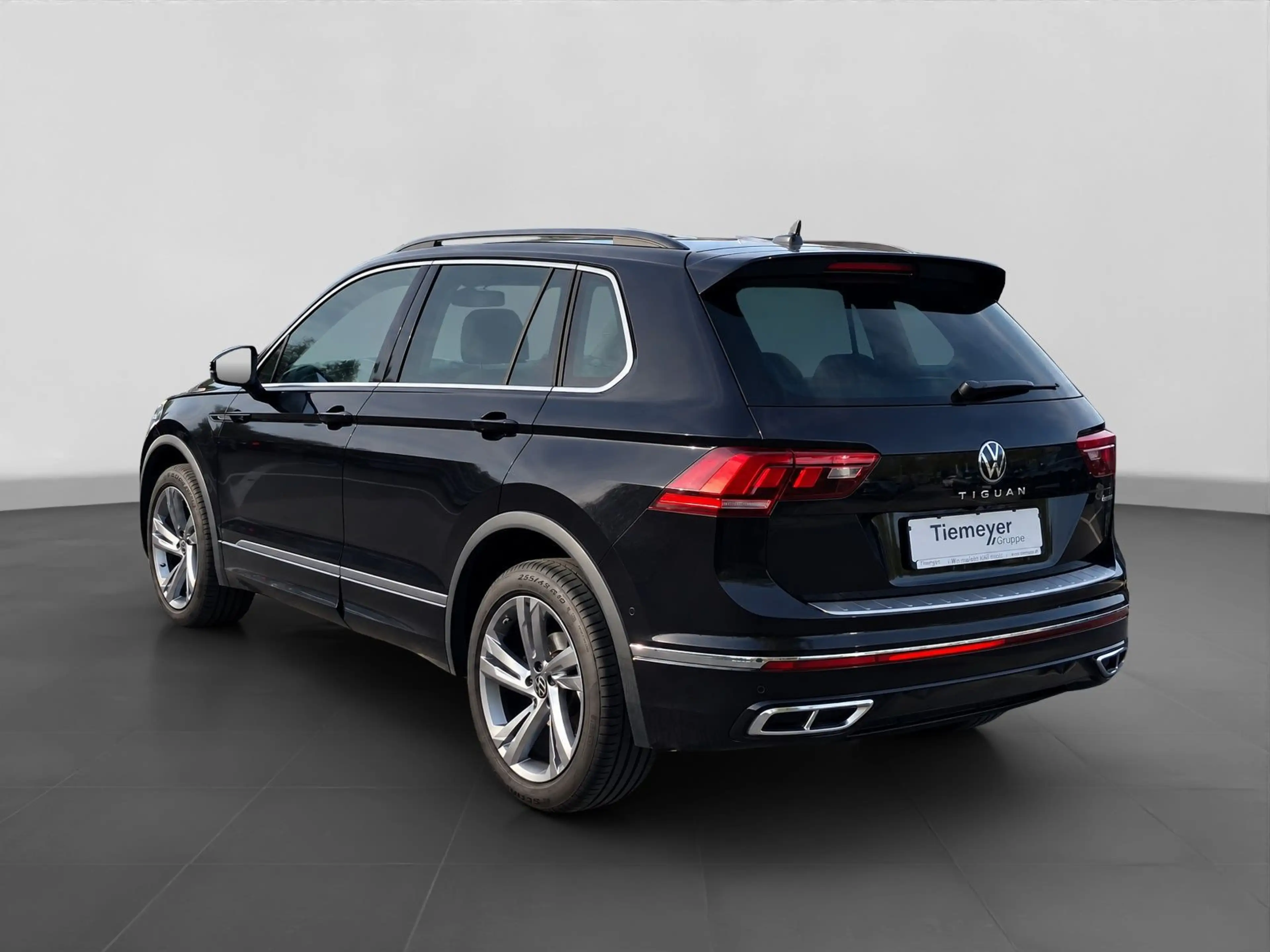 Volkswagen Tiguan 2.0 TDI DSG 4M R-LINE AHK LM19 APP-CON — photo 5