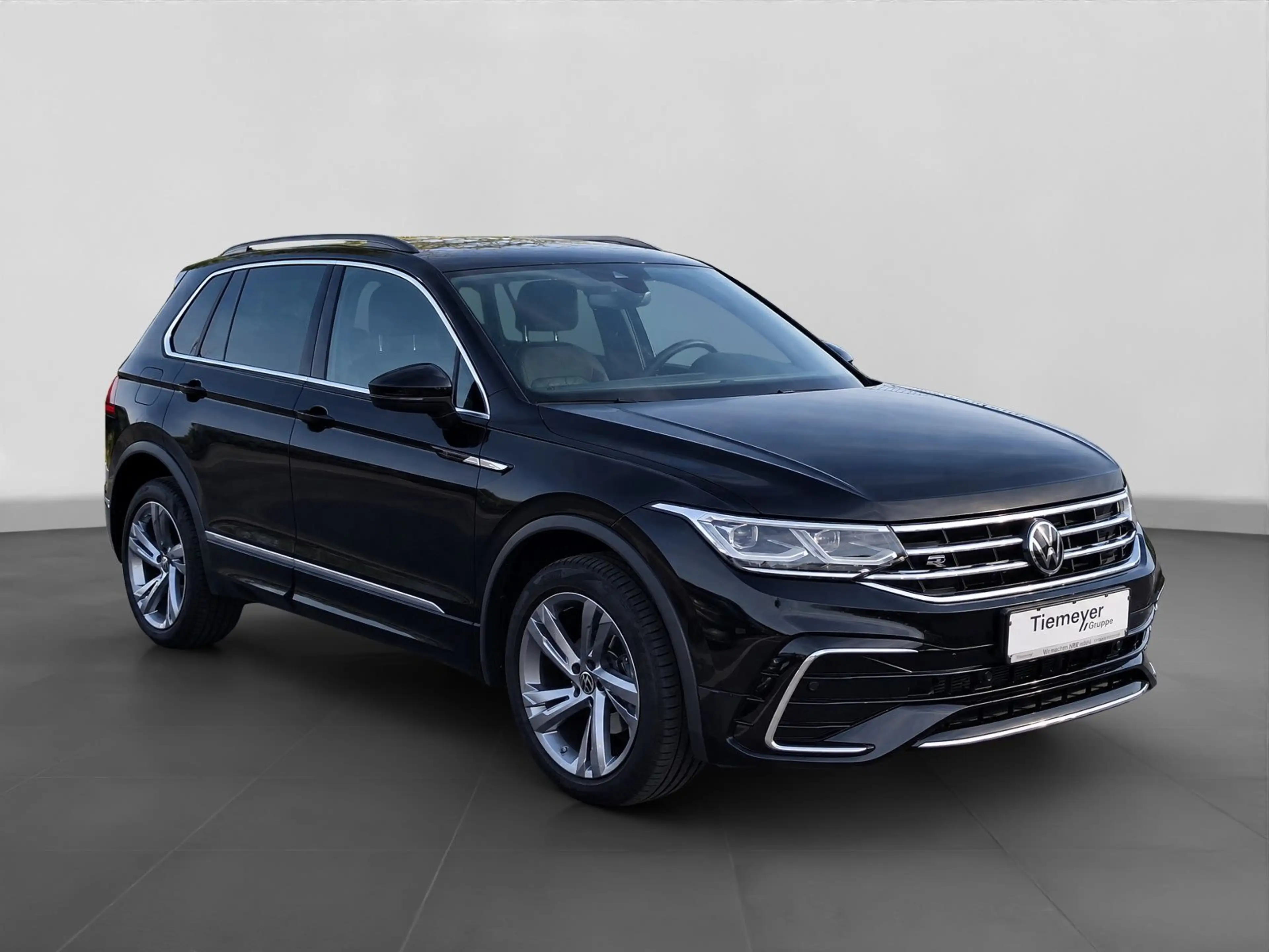 Volkswagen Tiguan 2.0 TDI DSG 4M R-LINE AHK LM19 APP-CON — photo 3