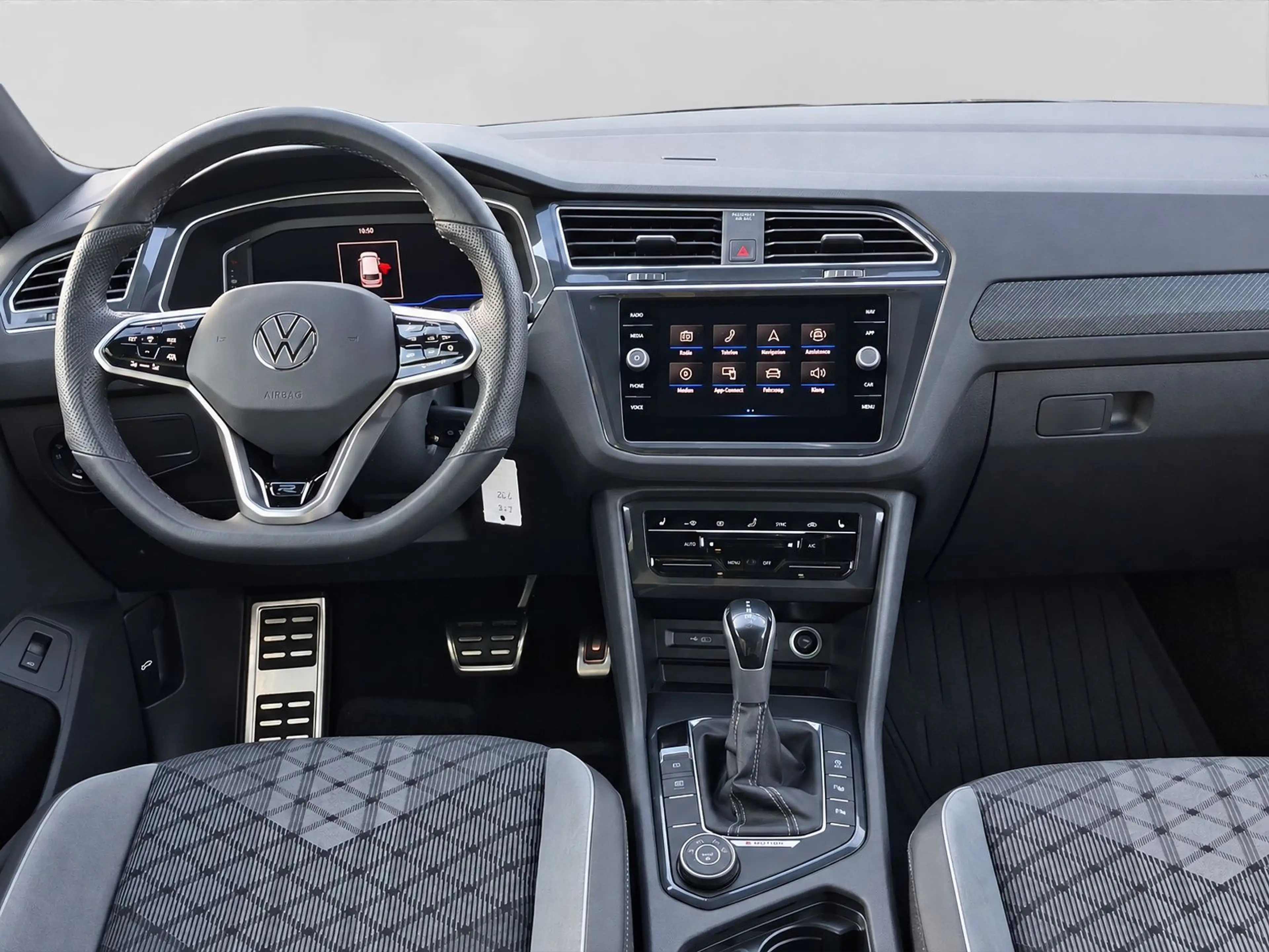 Volkswagen Tiguan 2.0 TDI DSG 4M R-LINE AHK LM19 APP-CON — photo 6