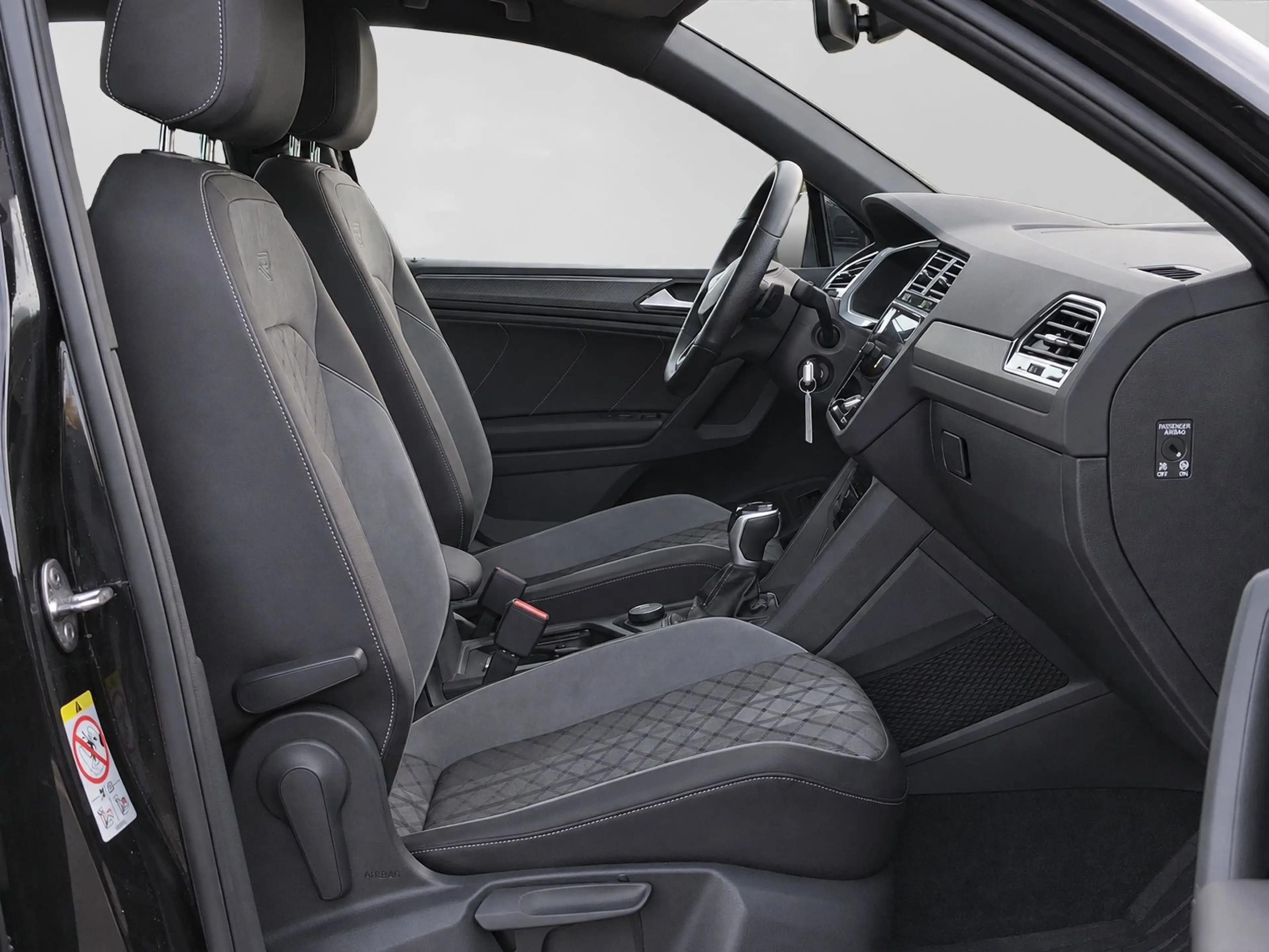 Volkswagen Tiguan 2.0 TDI DSG 4M R-LINE AHK LM19 APP-CON — photo 13