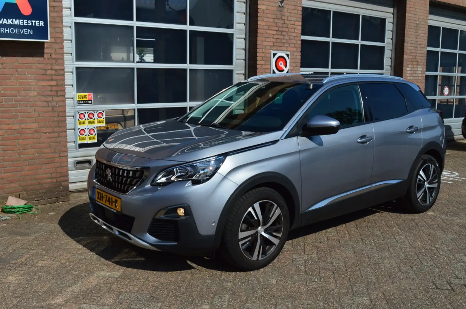 Peugeot 3008 Trekhaak, Parkeersensoren, Ca 1.2 PureTech Allure Grijs - 1