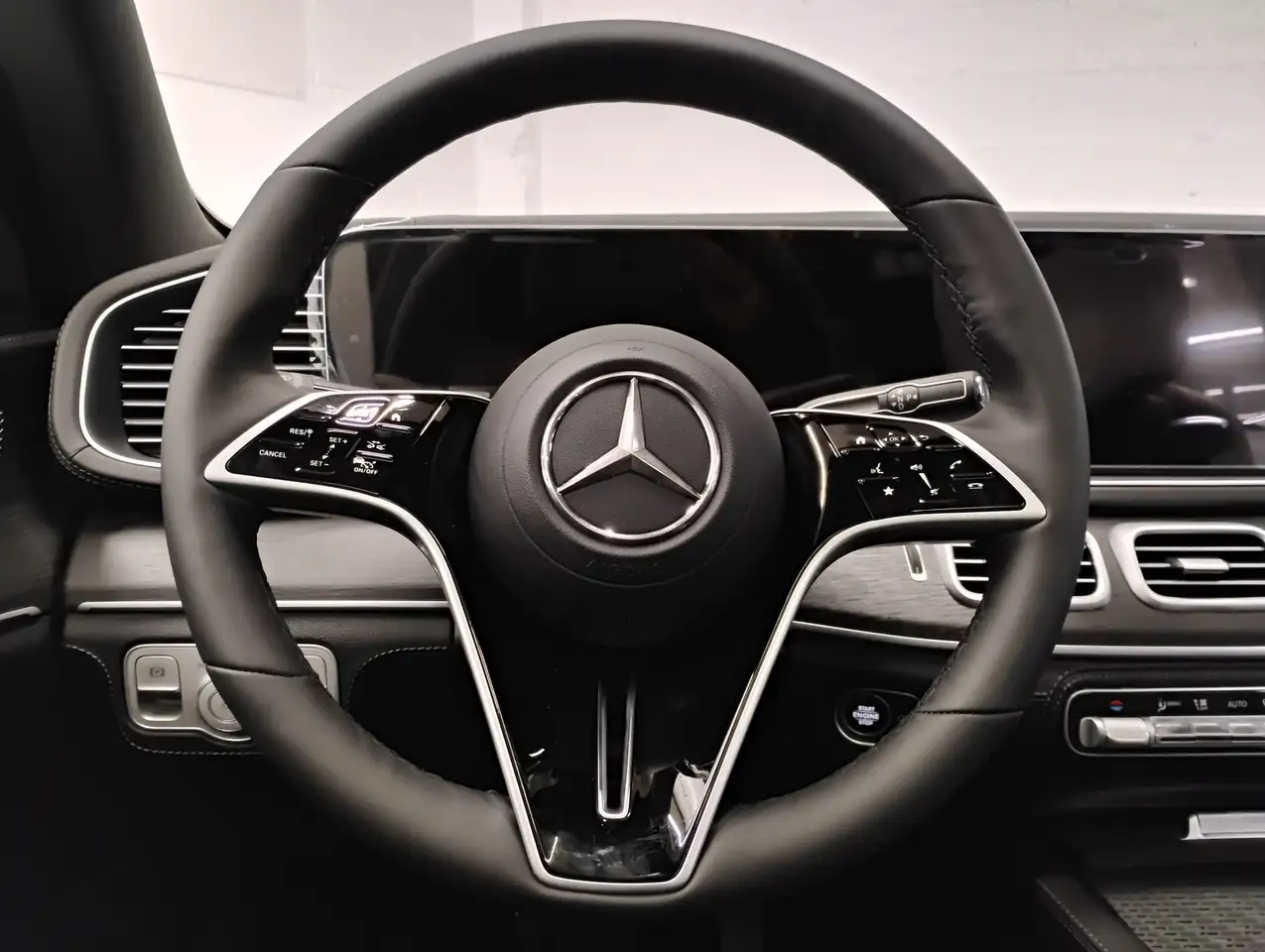 Mercedes-Benz GLE снимка Mercedes-Benz GLE