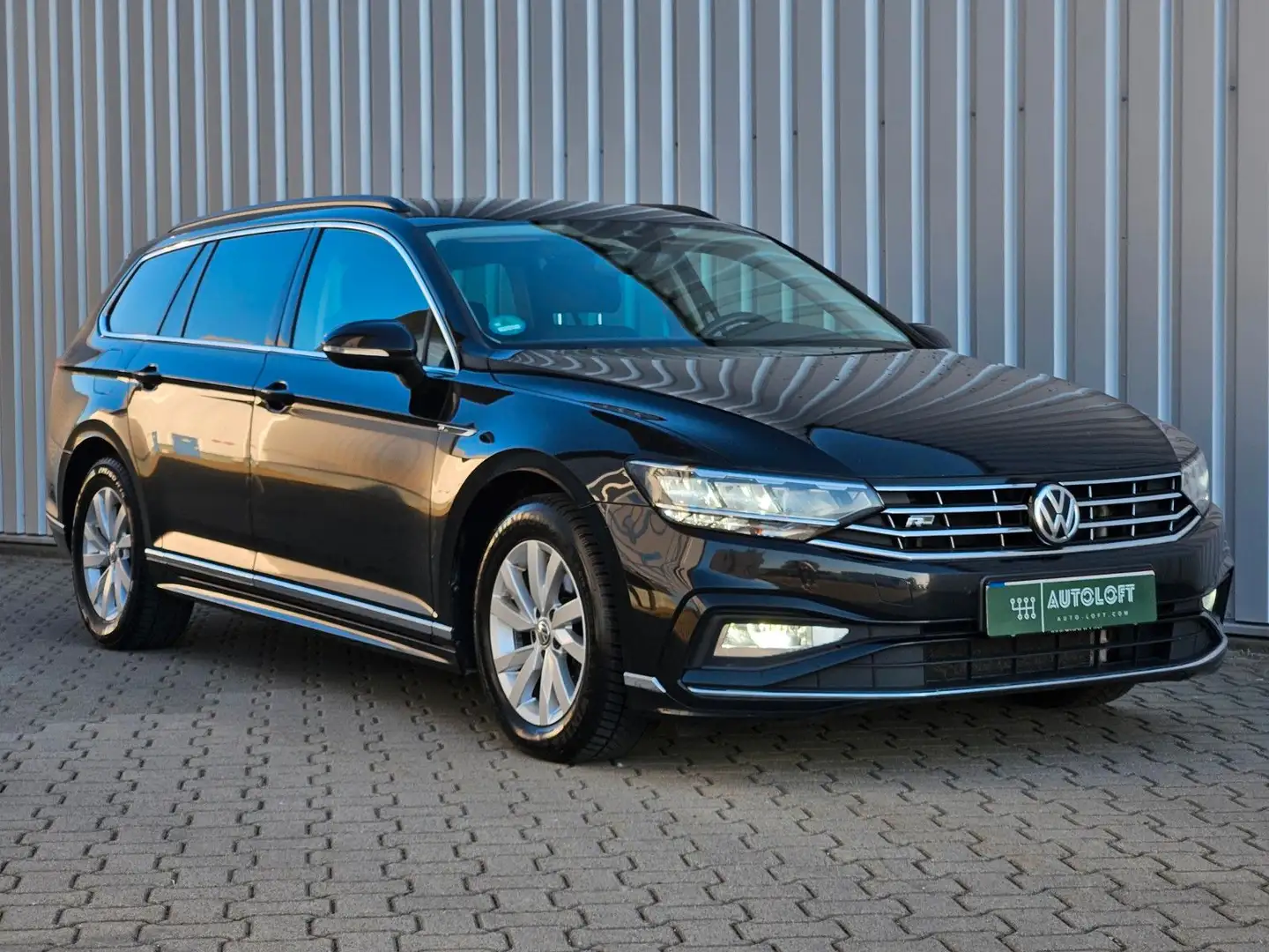 Volkswagen Passat Variant TDI DSG R-Line AHK|LED|CAM|ACC Zwart - 2