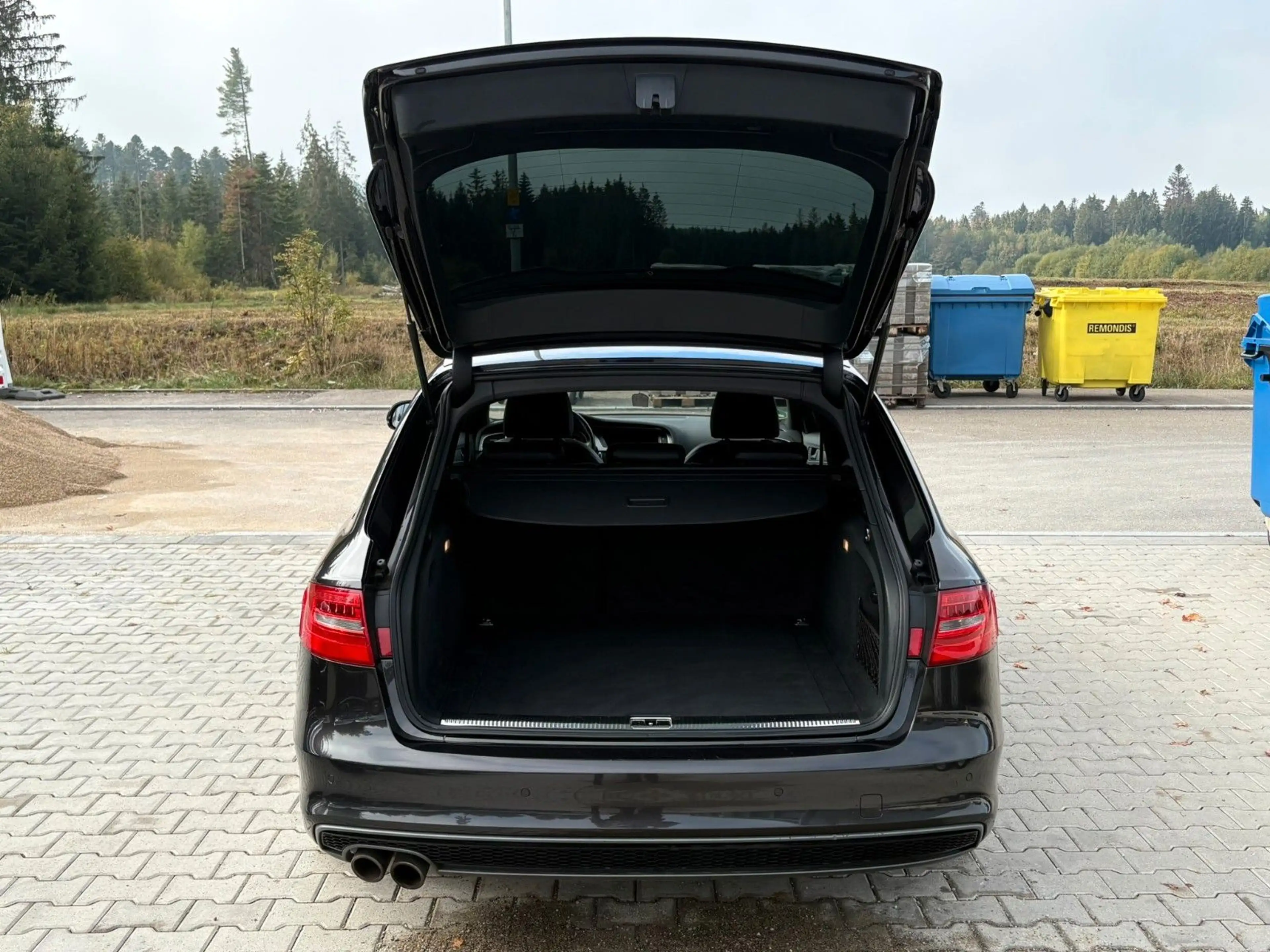 Audi A4 2.0 TDI Avant S-Line / Xenon / Leder / 19" LM — photo 11