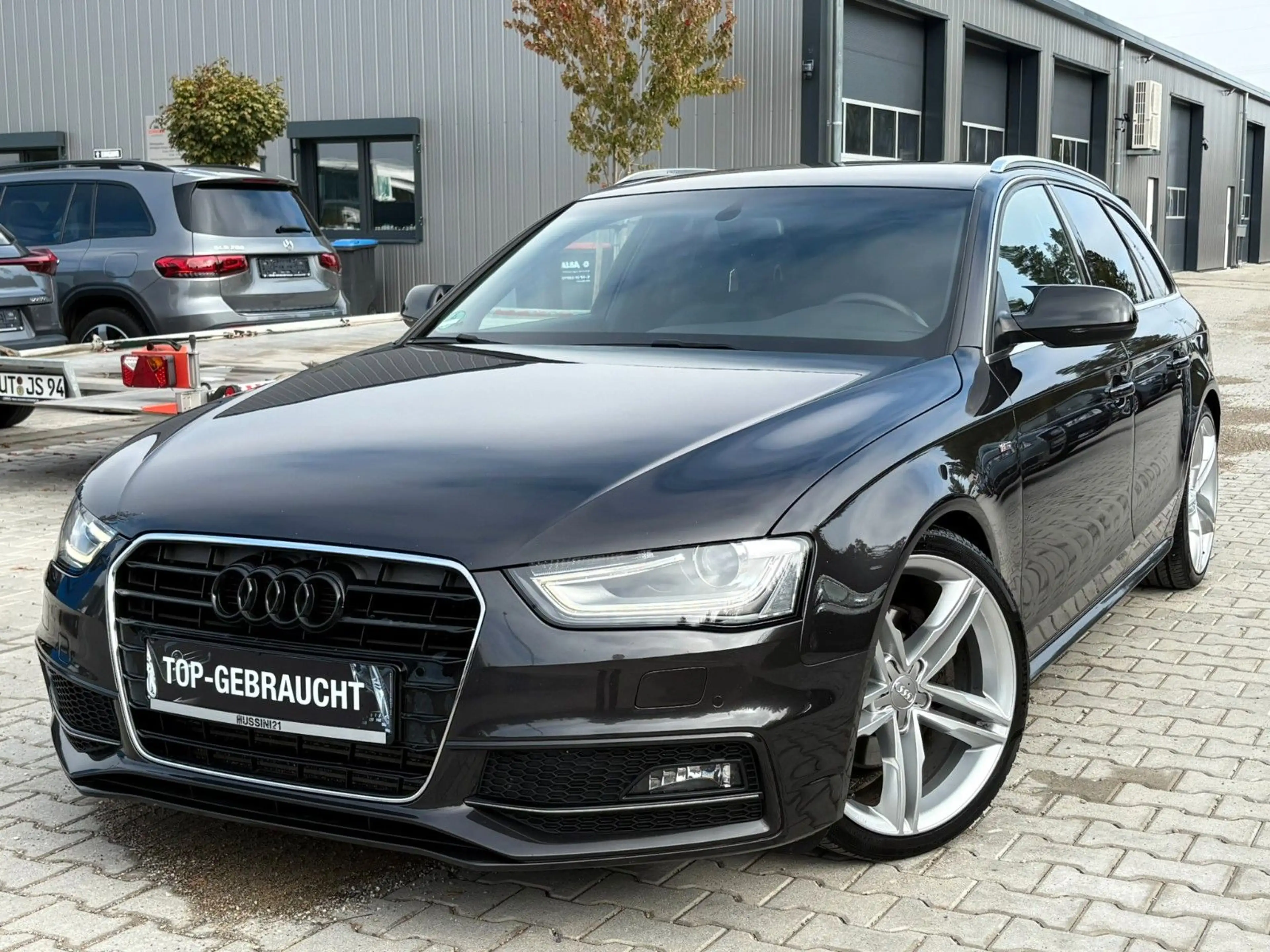 Audi A4 2.0 TDI Avant S-Line / Xenon / Leder / 19" LM