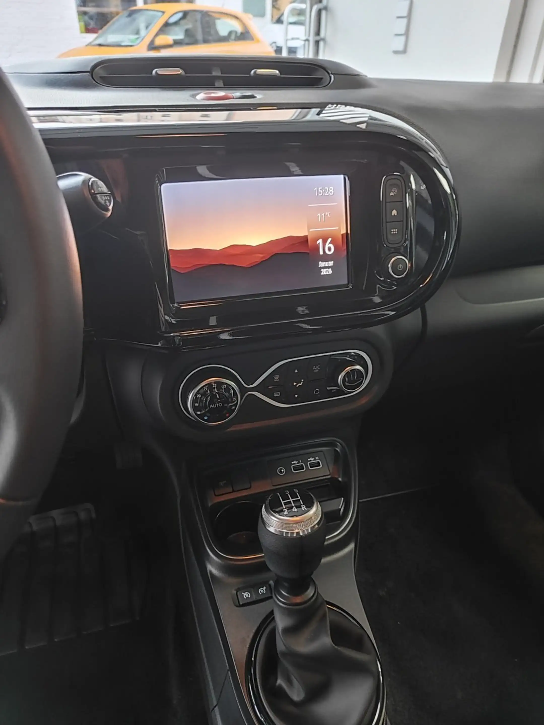 Renault Twingo Urban Night — photo 9