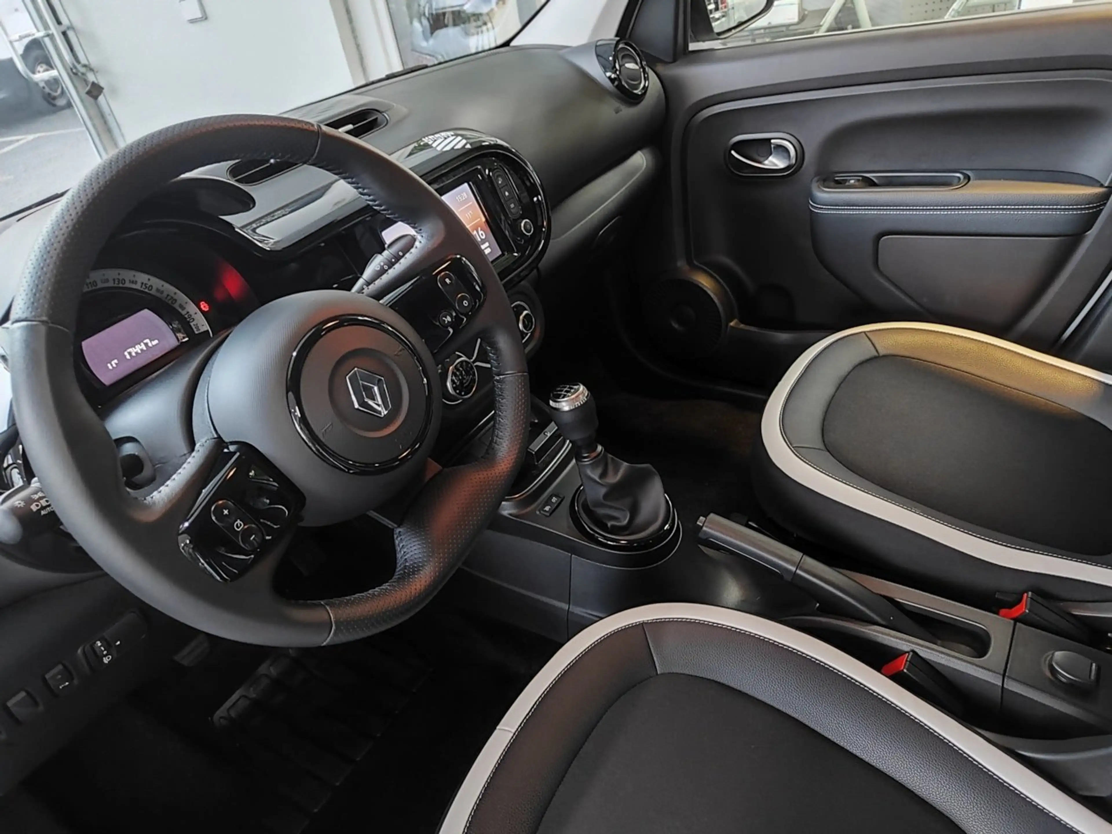 Renault Twingo Urban Night — photo 7