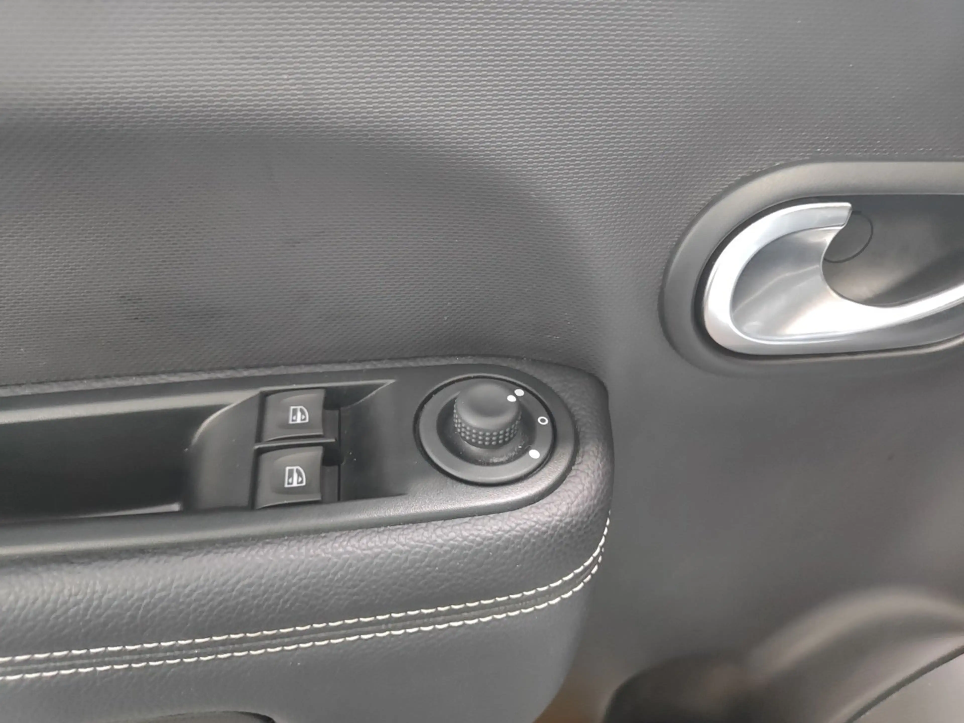 Renault Twingo Urban Night — photo 14
