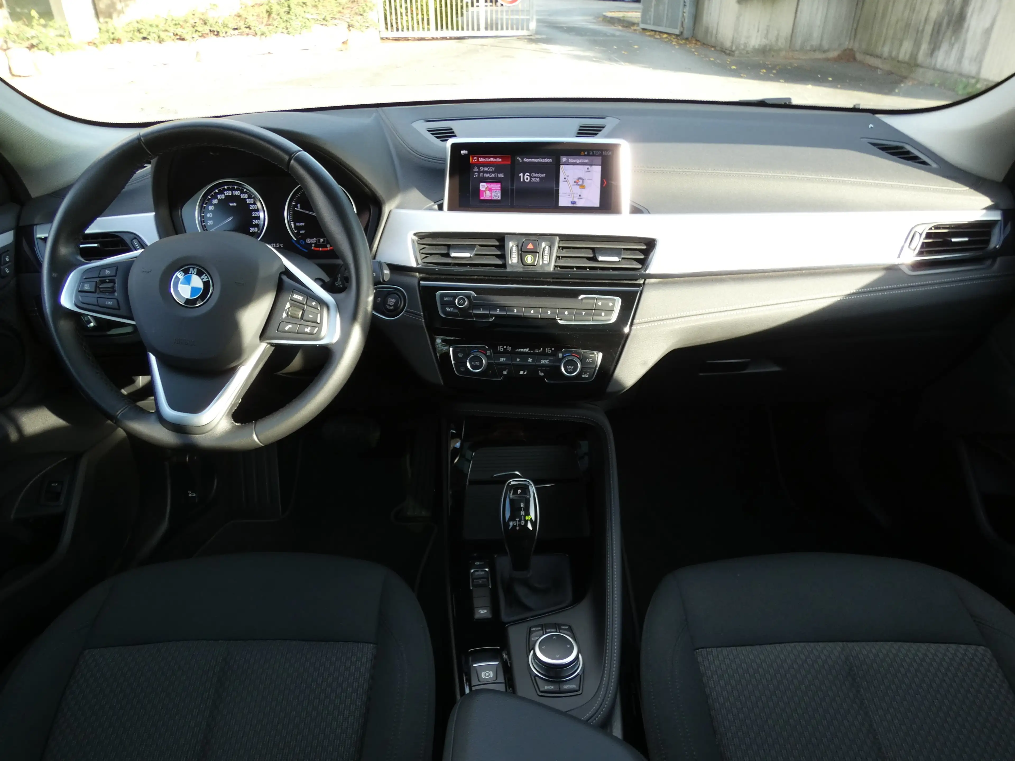 BMW X2 xDrive20d Advantage AHK+Navi+Pano+SHZ+LED+BT — photo 15