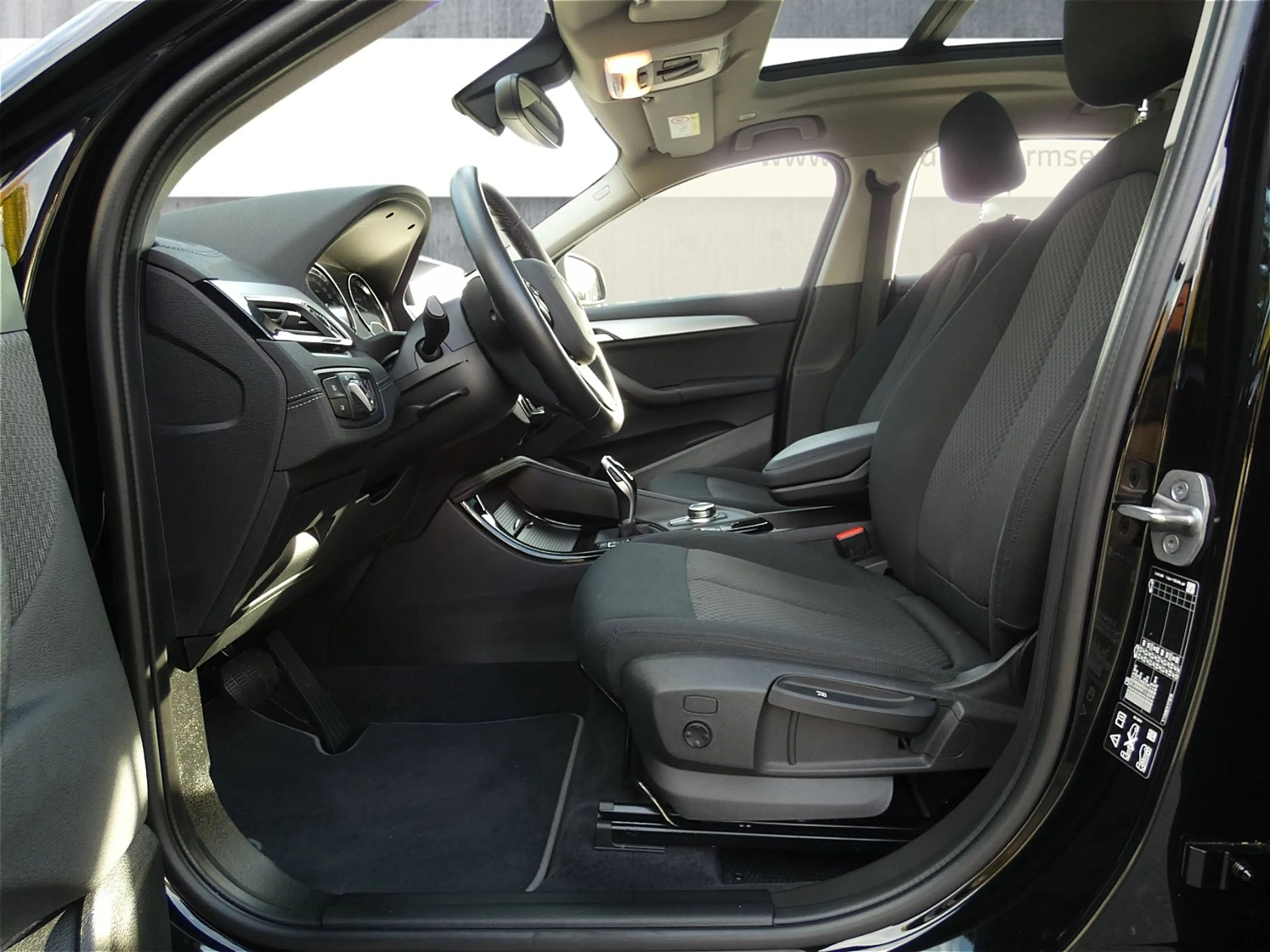 BMW X2 xDrive20d Advantage AHK+Navi+Pano+SHZ+LED+BT — photo 10