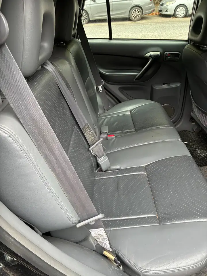 Toyota RAV4 Bensin, foto 4