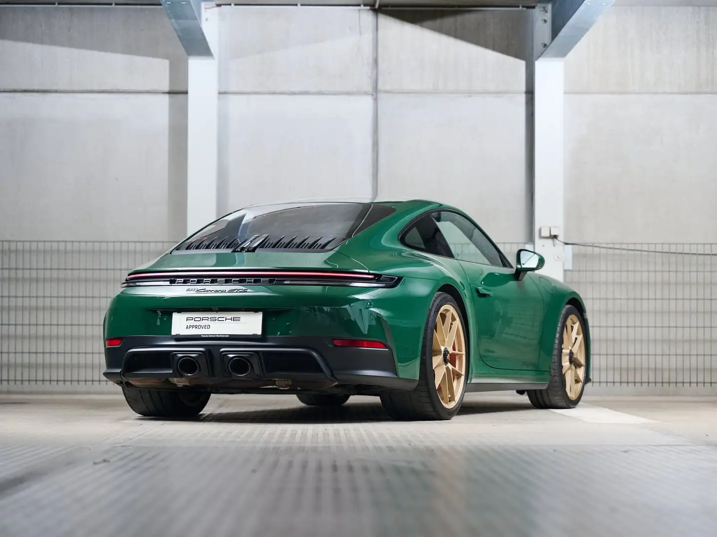 Porsche 911 Carrera GTS Verde - 2