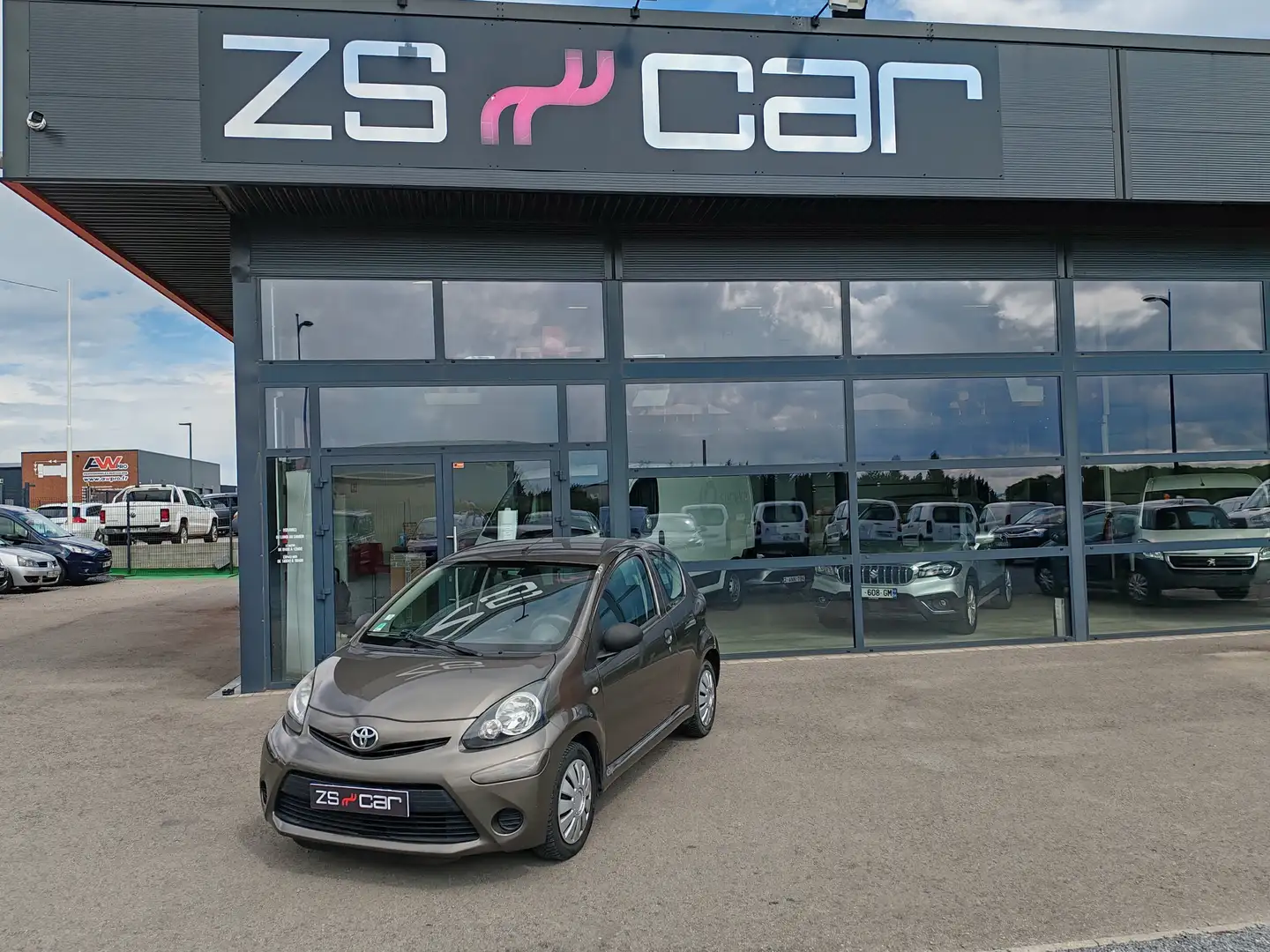 Toyota Yaris Yaris 69 VVT-i Tendance ( VENTE MARCHAND ) bež - 1