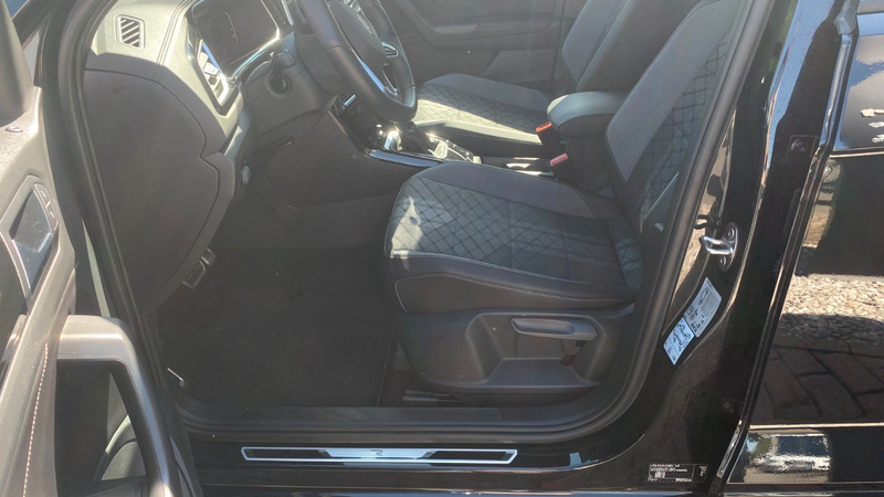 Volkswagen T-Roc R-Line Interieur und Exterieur / 2. Hand — photo 14