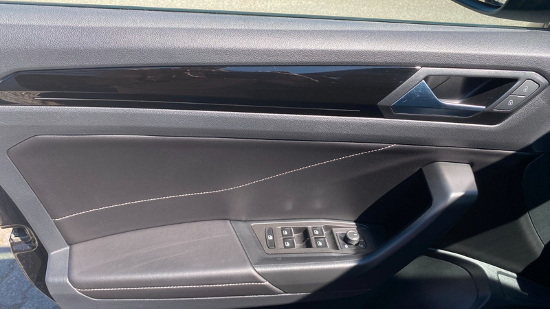 Volkswagen T-Roc R-Line Interieur und Exterieur / 2. Hand — photo 12